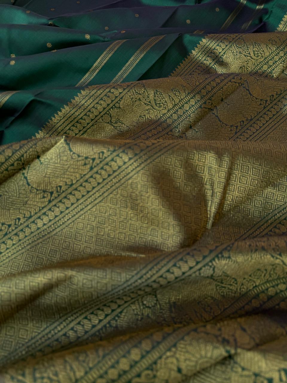 Swarnam - Stunning Solid Border Kanchivarams - the deepest dark green !! Ruby, gold and diamond will be super gorgeous with this saree !