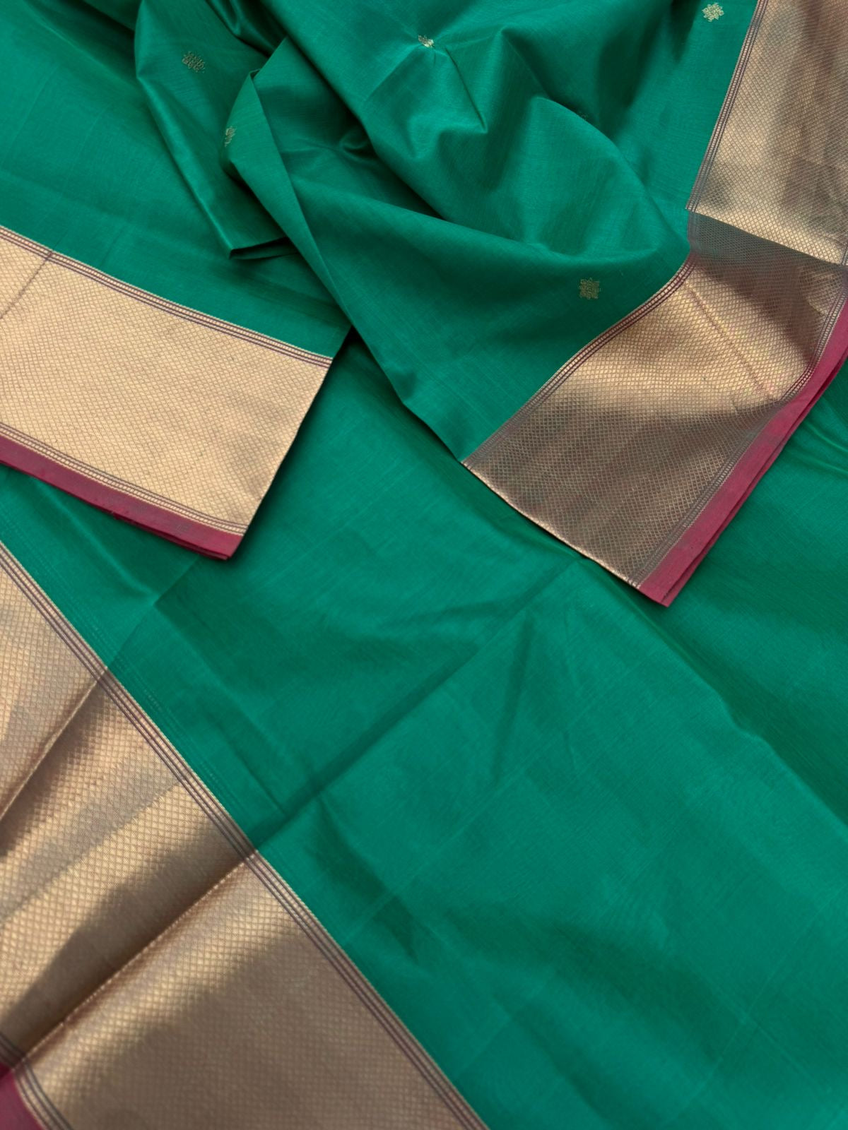 Zari Kissed Silk Cotton - leaf green with solid borders and grand pallu with corner buttas