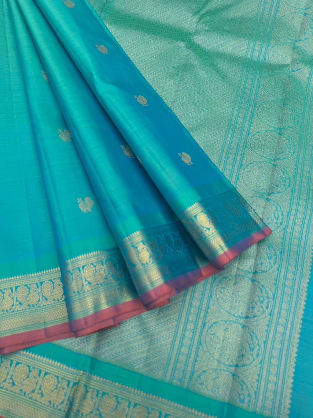 Vairaa - The traditional luxurious Vairaoosi on Kanchivaram - most beautiful dual tone aqua blue green body and pallu with contrast pallu blouse