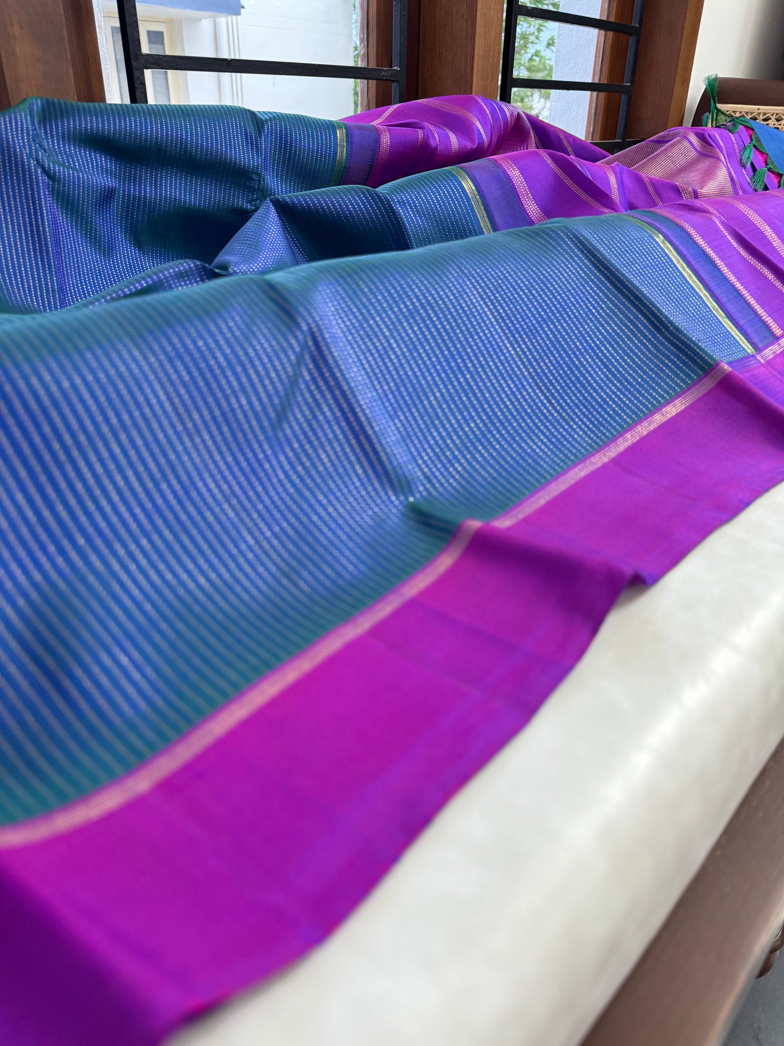 Adhyayam – The No Motifs Kanchivaram - the beautiful raising oosi vaanam in stunning dual tone peacock blue green body and majentha borders pallu and blouse