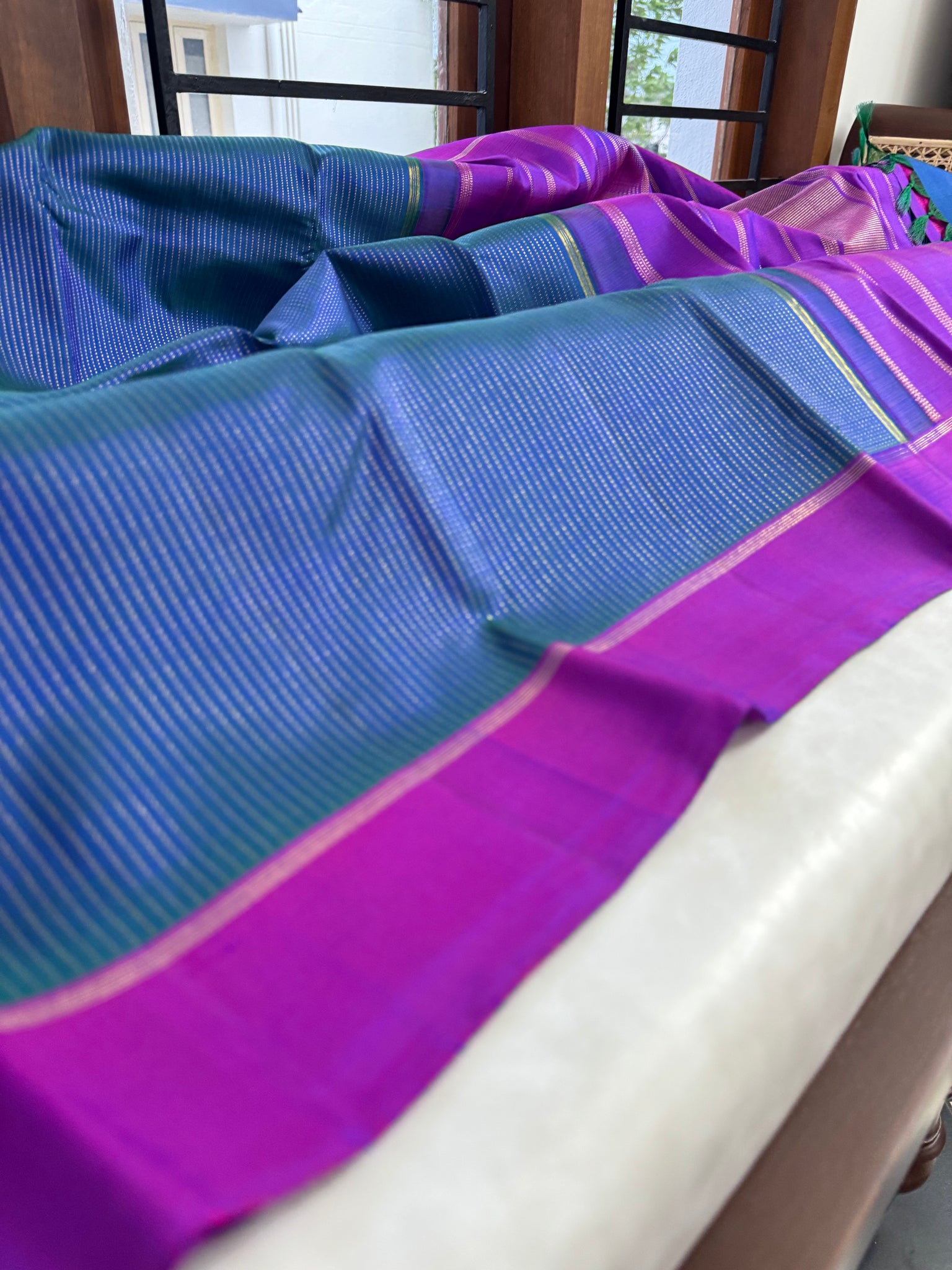 Adhyayam – The No Motifs Kanchivaram - the beautiful raising oosi vaanam in stunning dual tone peacock blue green body and majentha borders pallu and blouse