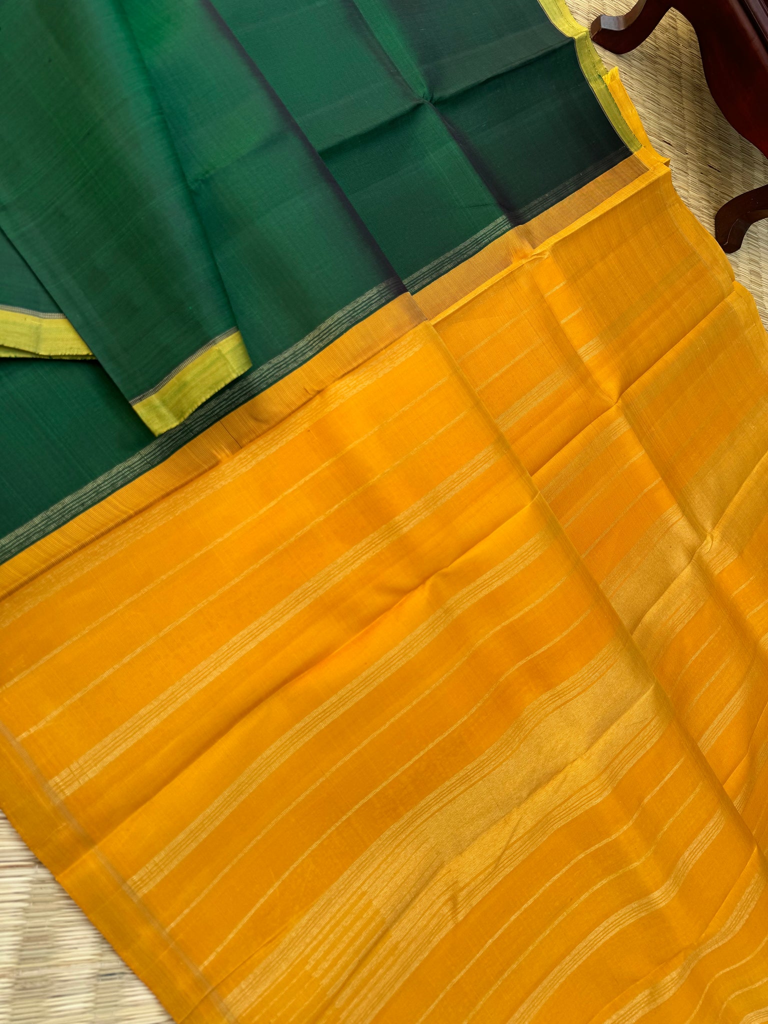 Mohaa - Beautiful Borderless Kanchivaram - a full plain meenakshi green body with golden mustard pallu and blouse, you can wear any kind of diamond or gold jewellery for this saree, definitely the jewellery will speak