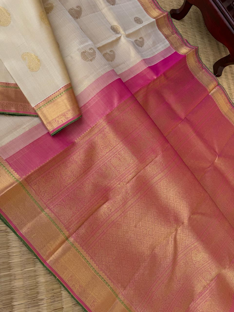 Swarnam - Stunning Solid Border Kanchivarams - off white with a tinch of gold tone body with baby pink pallu