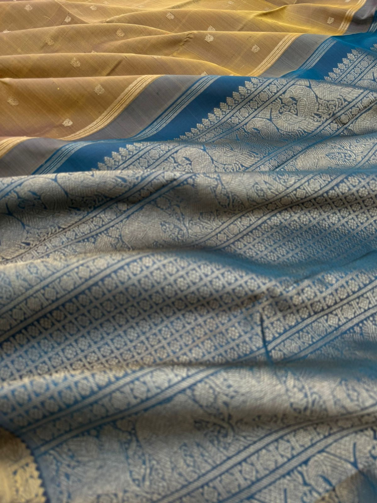Leela - The bliss of small border Kanchivarams - very rare and unusual unique colour combination of fenugreek and teal