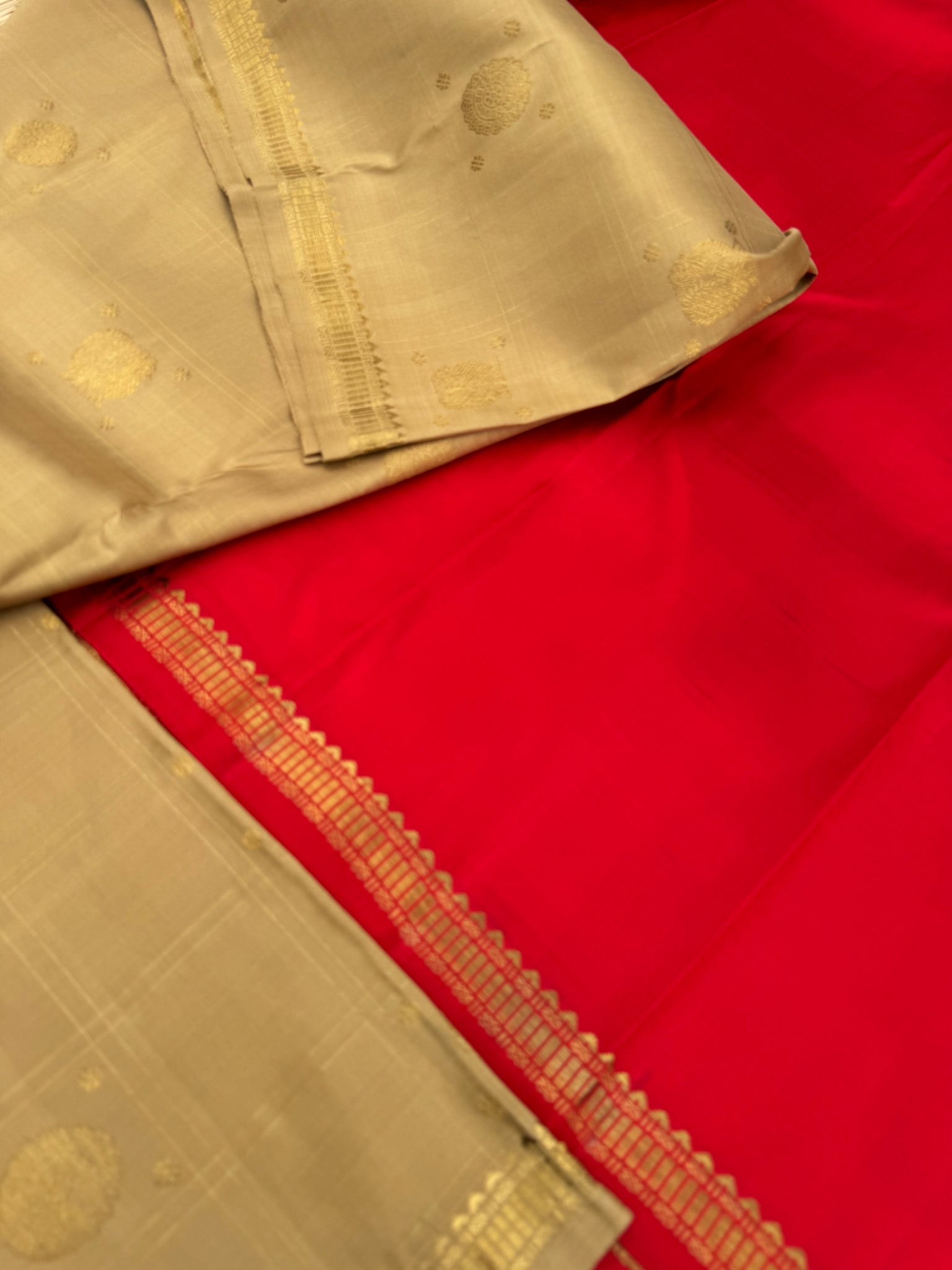 Album Vidhyasam - a biscuit beige and red with vintage buttas woven body