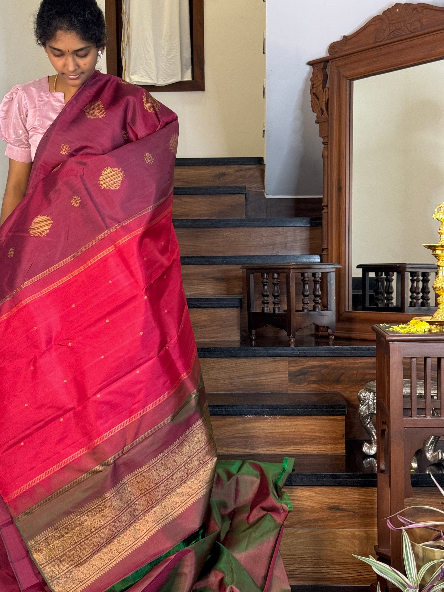 Mohaa - Beautiful Borderless Kanchivaram - a brick red kolam kanchivaram with borders concept