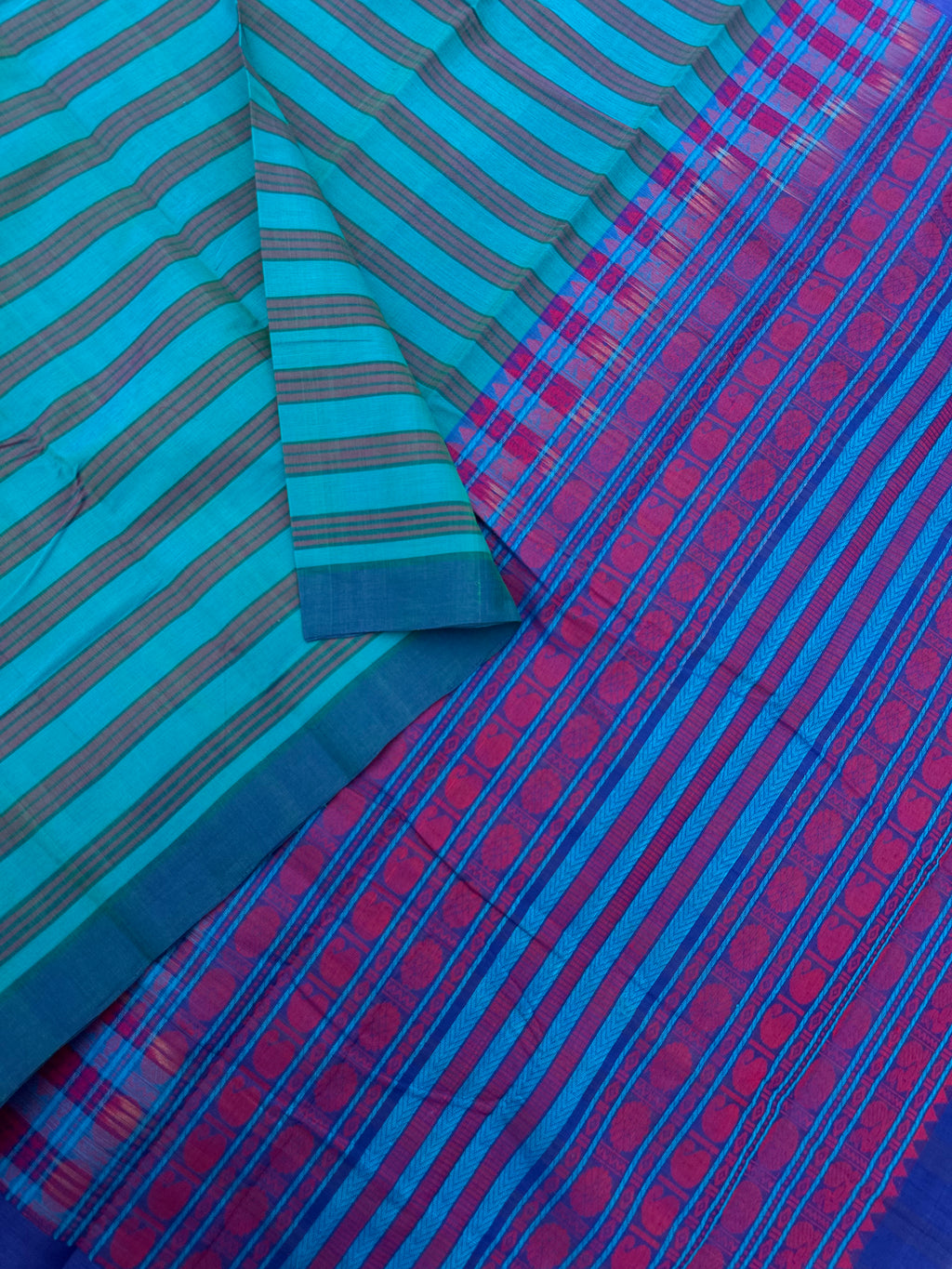 Mangalavastaram - the shades of teal and blue vaalapoo kooda saree