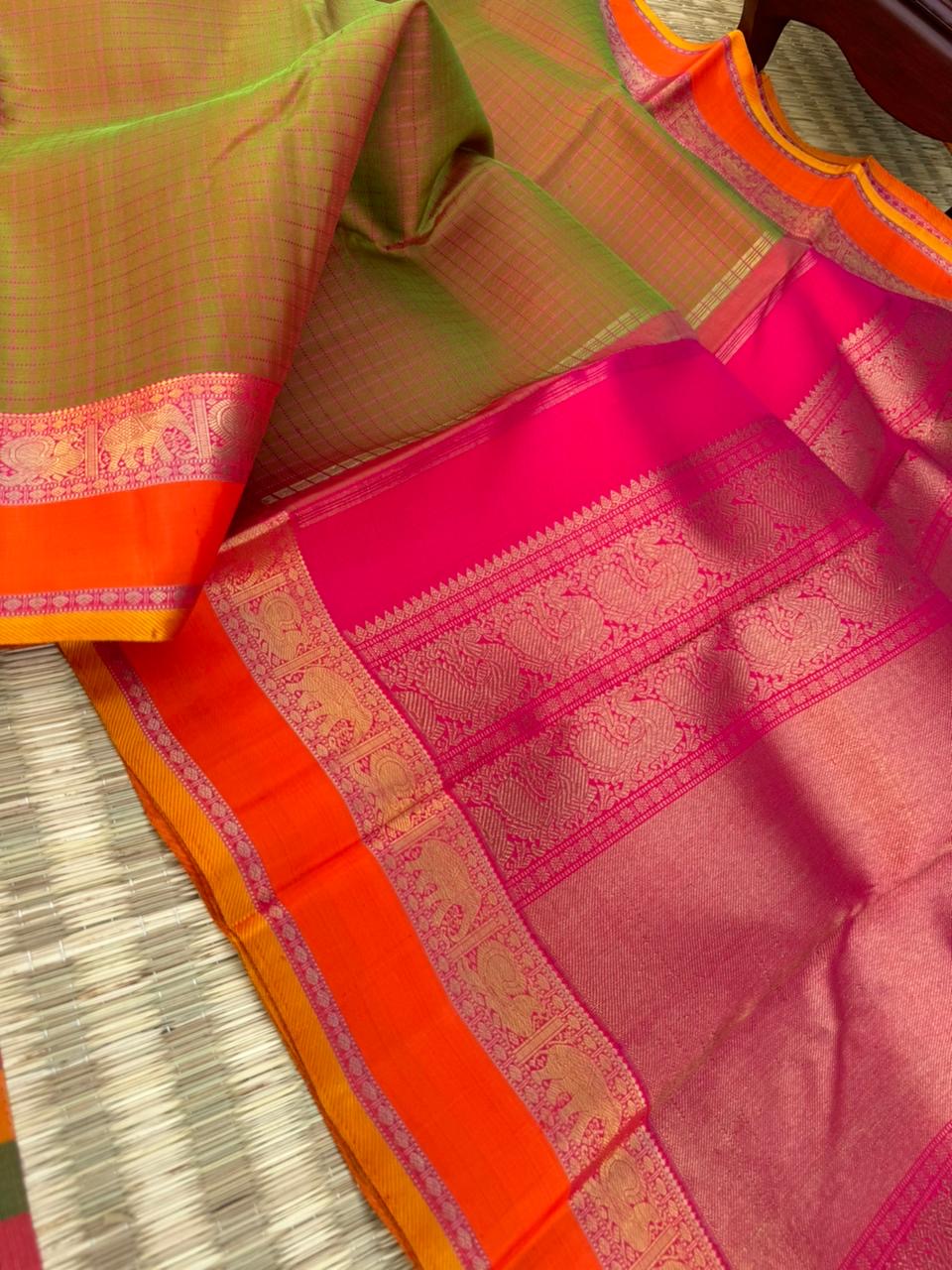 Kanchivaram Trunk - a perfect dual tone maanthulir muthu kattam with orange borders and rani pink pallu!! Highlight is the mustard sleeve edge