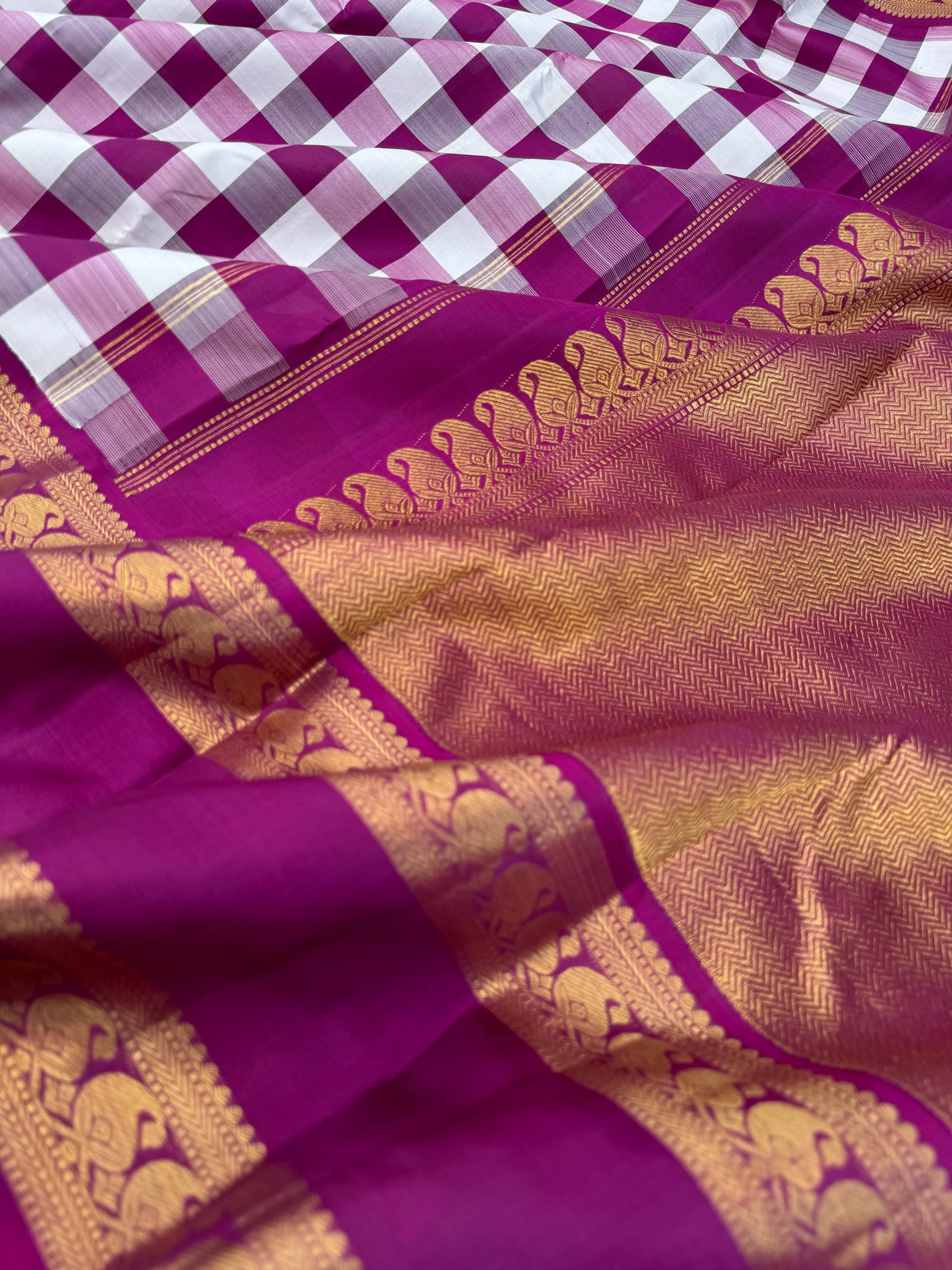 Truly Vintage - a off white and deep majenta kattam with retta pett woven borders