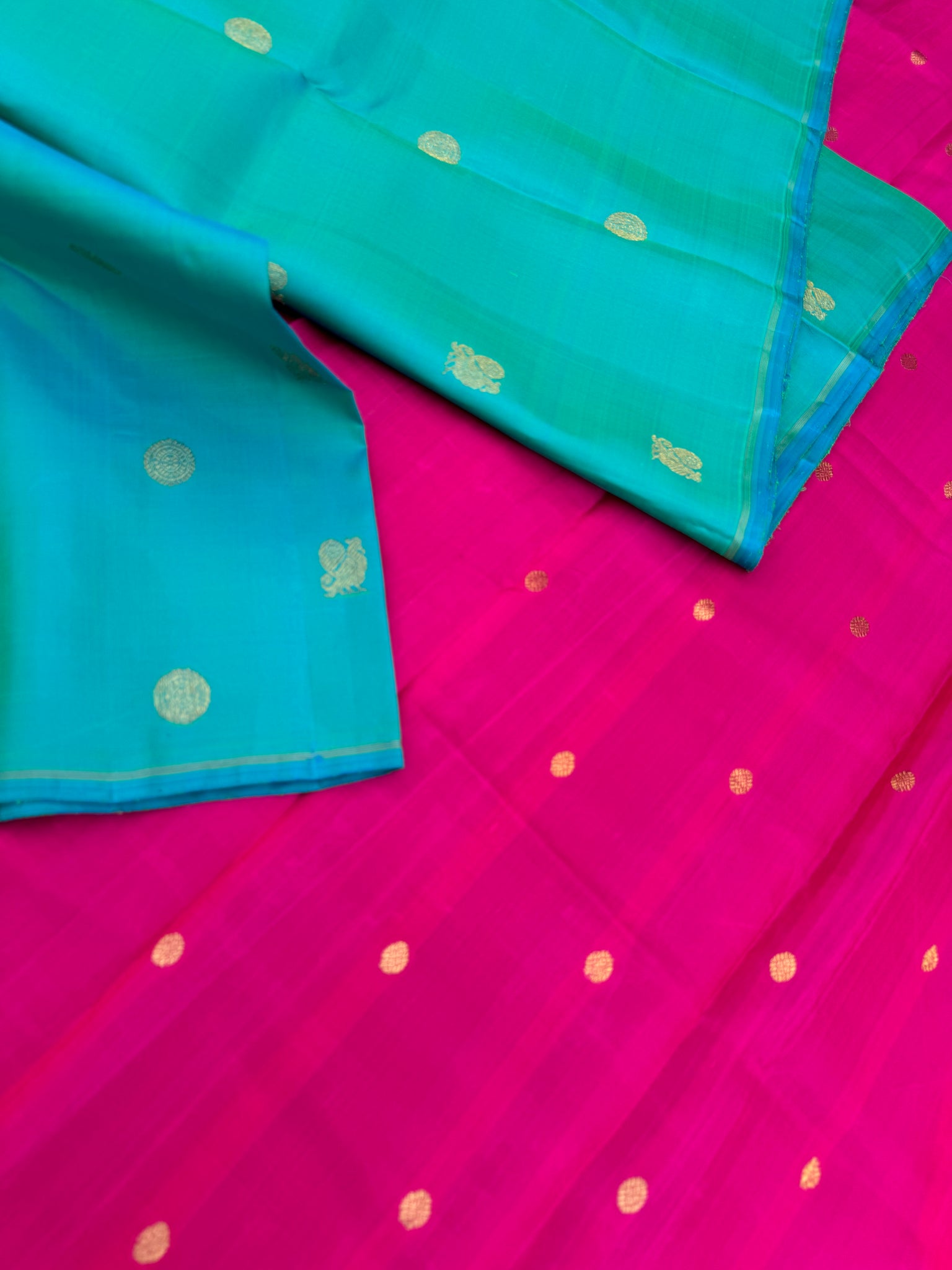 Mohaa - Beautiful Borderless Kanchivaram - two blouses for one saree a stunning dual tone blue with mustard and pink two blouses