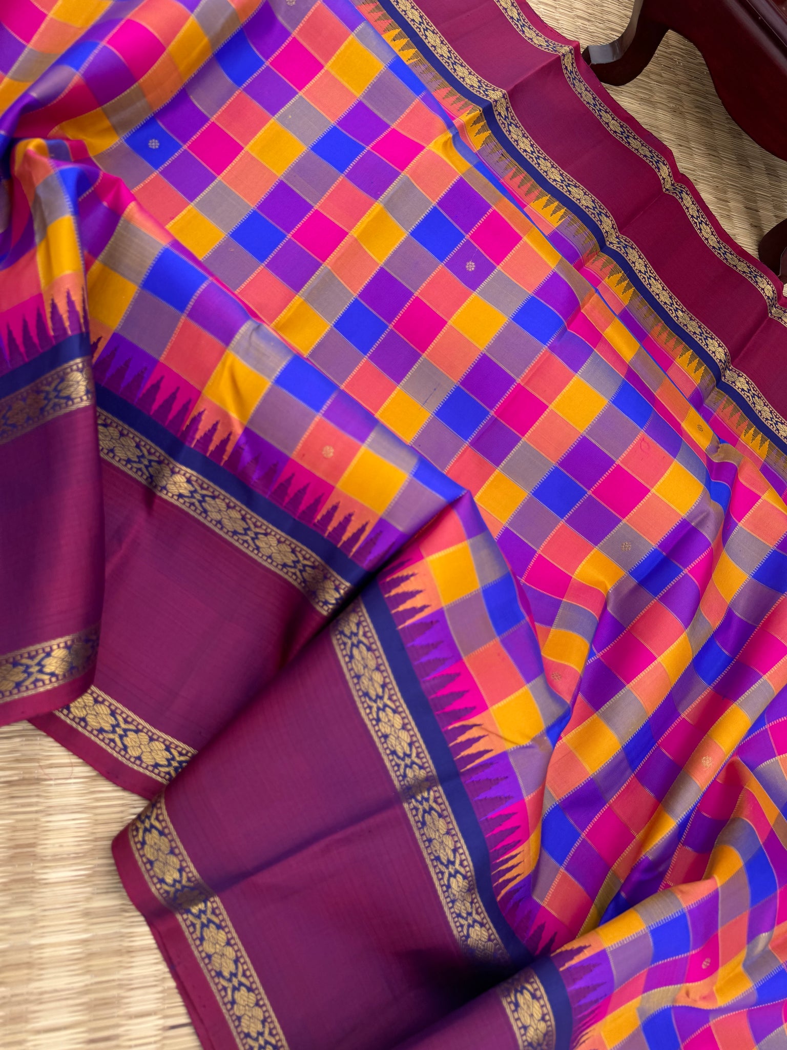 Paalum palamum kattam on Kanchivaram - Most most beautiful very classy old style paalum palamum kattam with deep ink blue pallu and blouse with retta pett woven borders