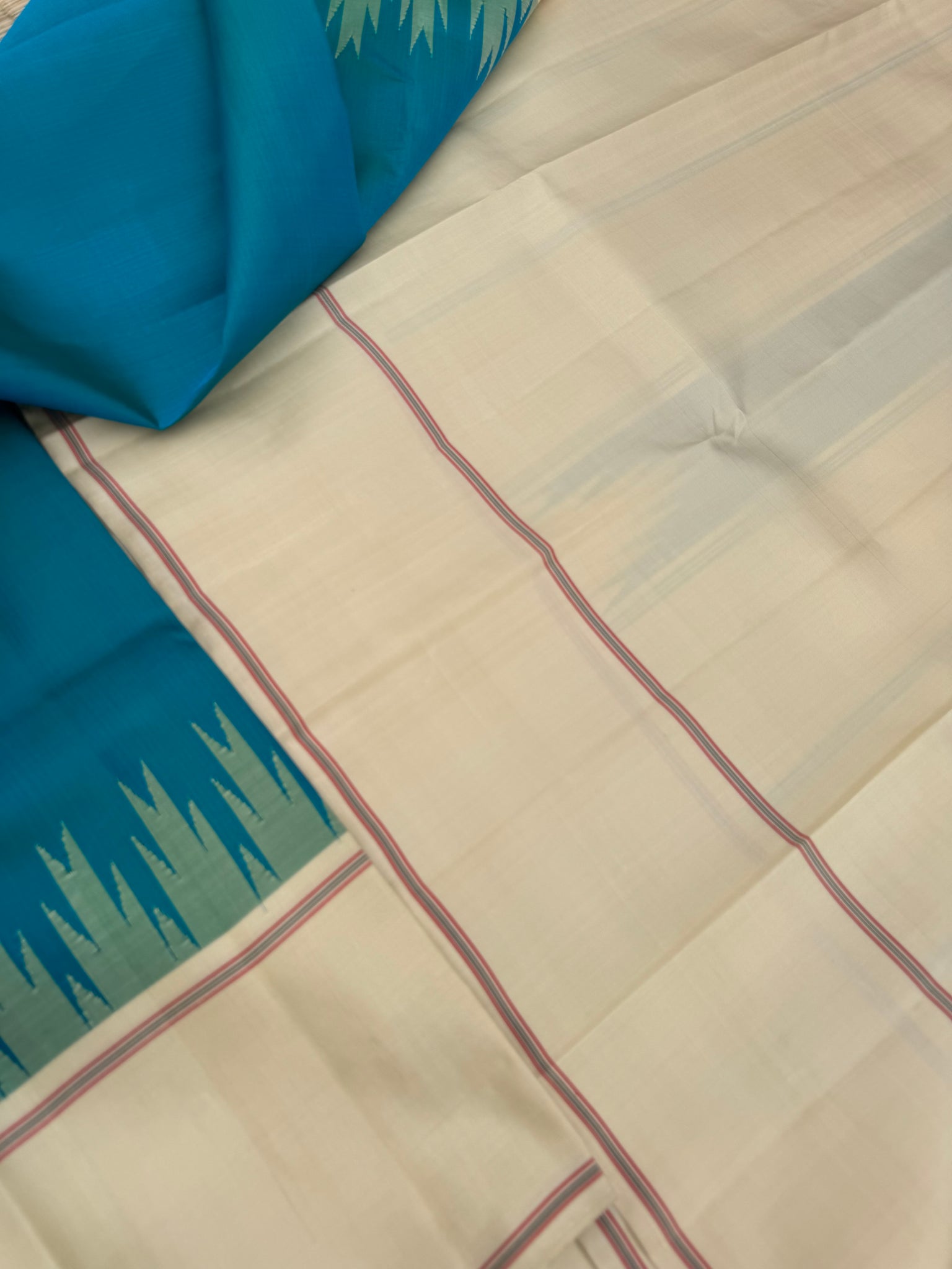 Ekatara - The Rarest Kai Korvai Kanchivarams - stunning dual tone teal blue green with off white borders pallu and blouse,