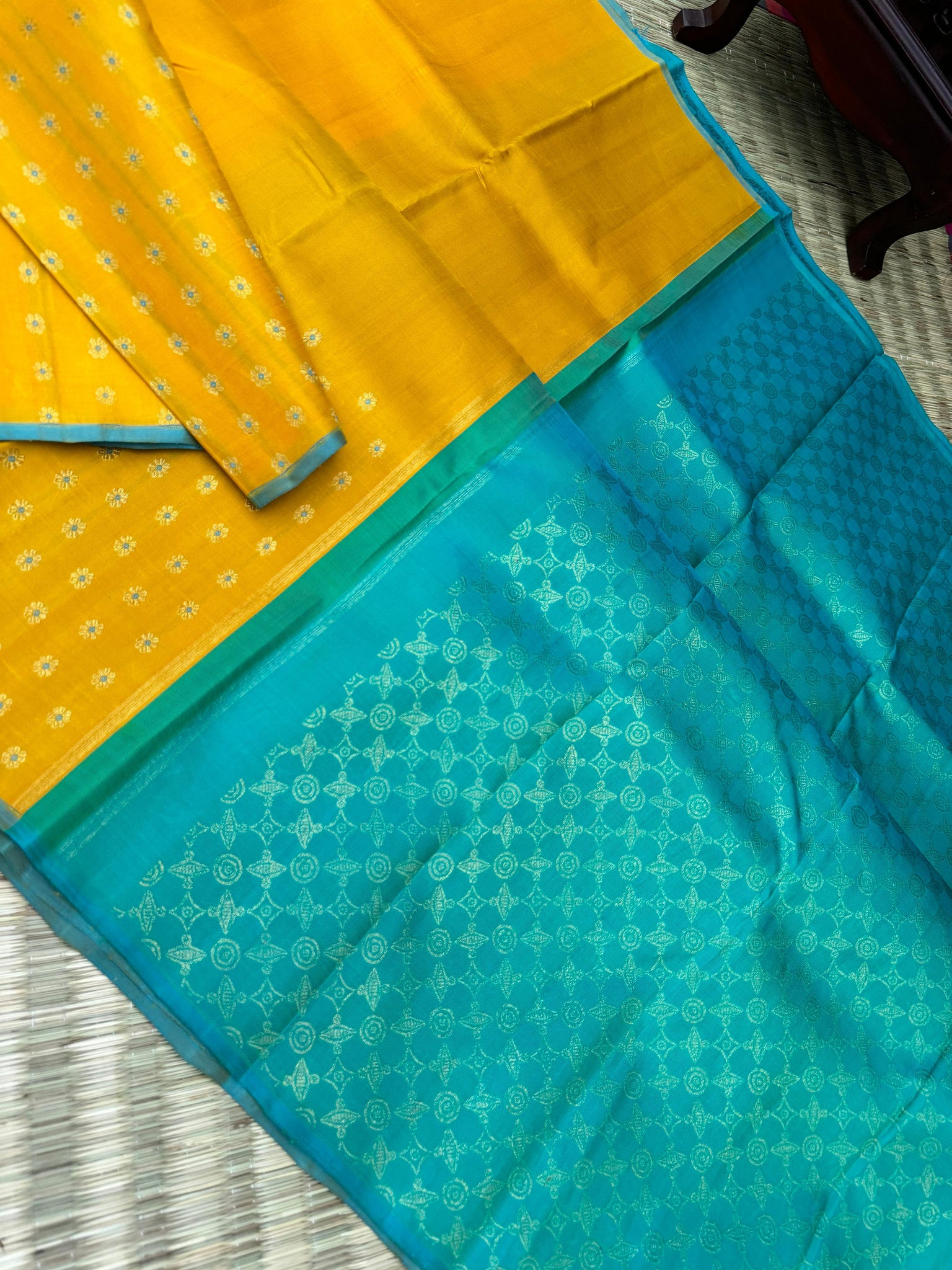 Mohaa - Beautiful Borderless Kanchivarams - stunning yellow and turquoise knee length meena buttas