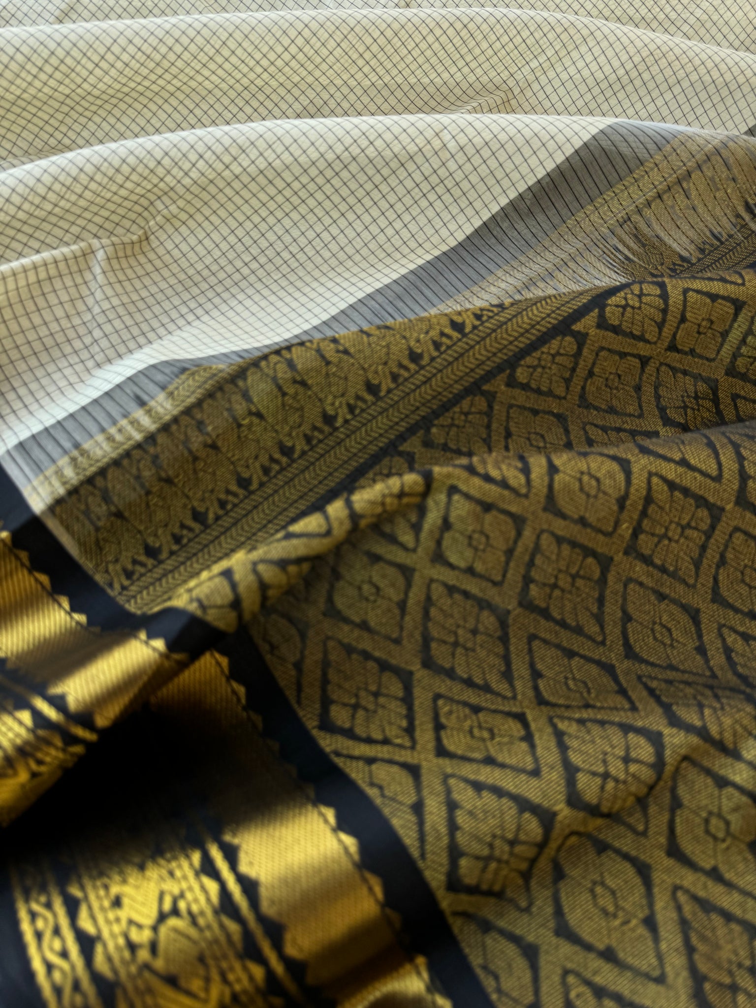 Korvai Silk Cotton - pale off white and black podi kattam