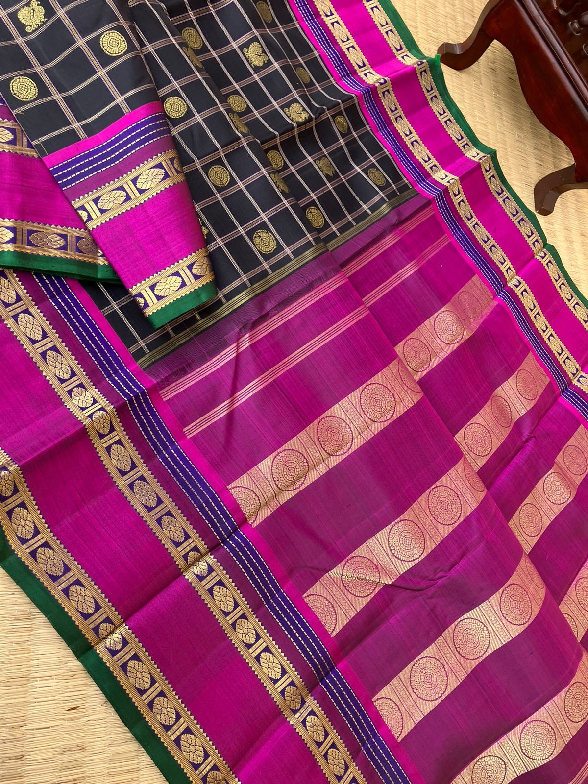 Vintage Ragas on Korvai Kanchivaram - black and majentha  at the most beautiful Mayil chackaram