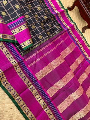 Vintage Ragas on Korvai Kanchivaram - black and majentha  at the most beautiful Mayil chackaram