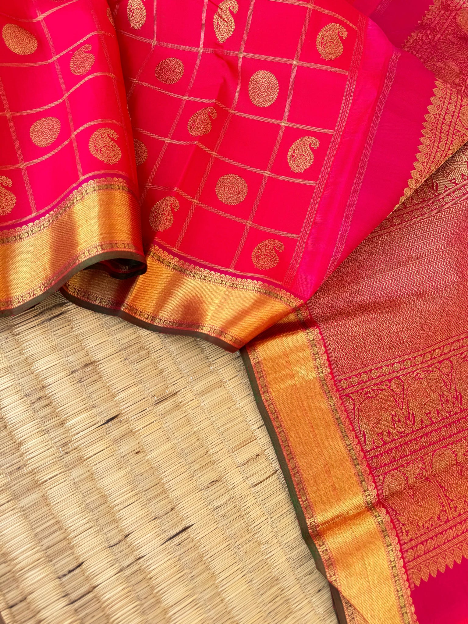 Aandal - The grandeur Kanchivaram - stunning red pink mayil chackaram with solid small gold zari woven borders