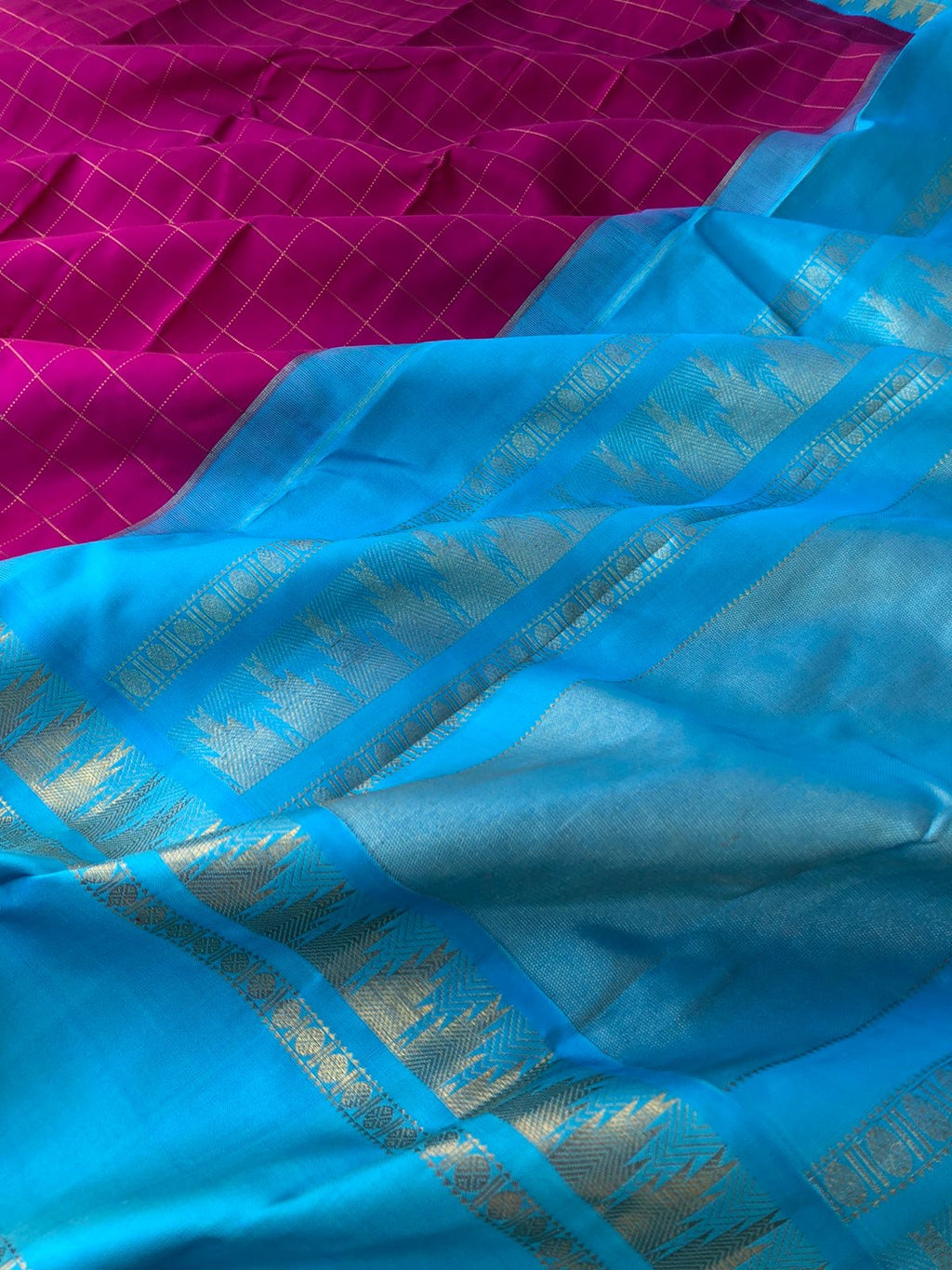 Kattams on Kanchivarams - the deep majenta and sulphate blue korvai woven muthukattam