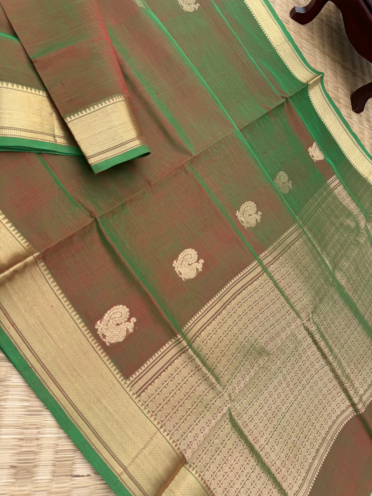 Zari Kissed Silk Cotton - a perfect dual tone maanthulir