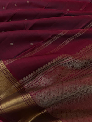 Swarnam - Stunning Solid Border Kanchivarams - the deepest dark aaraku and gold! All kind of diamond and gold jewellery will be super hit with this saree !