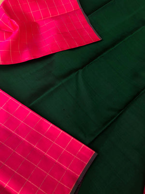 Mohaa - Beautiful Borderless Kanchivarams - the gorgeous pink and Meenakshi green zari kattam on borderless Kanchivaram