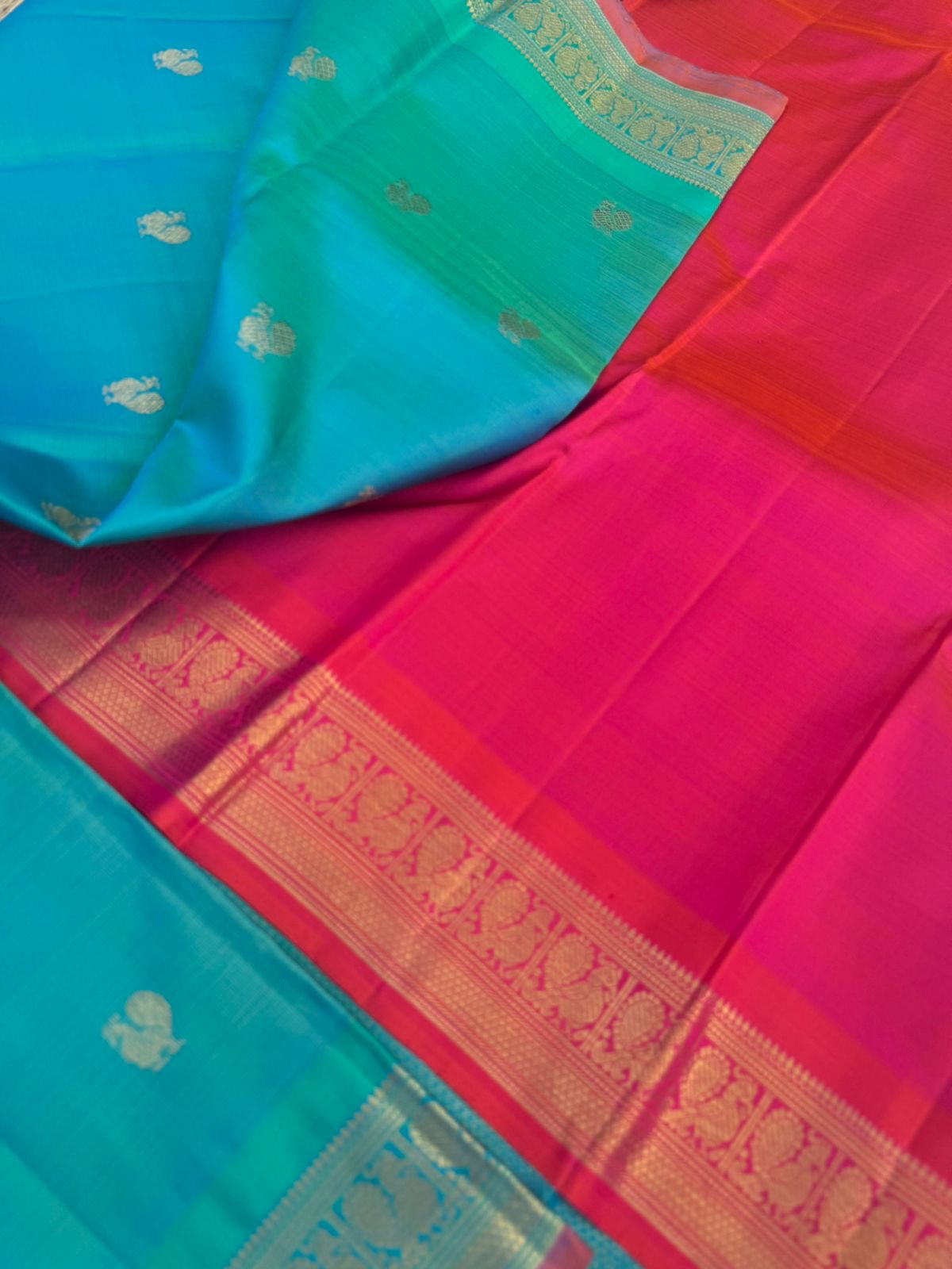 Vairaa - The traditional luxurious Vairaoosi on Kanchivaram - most beautiful dual tone aqua blue green body and pallu with contrast pallu blouse
