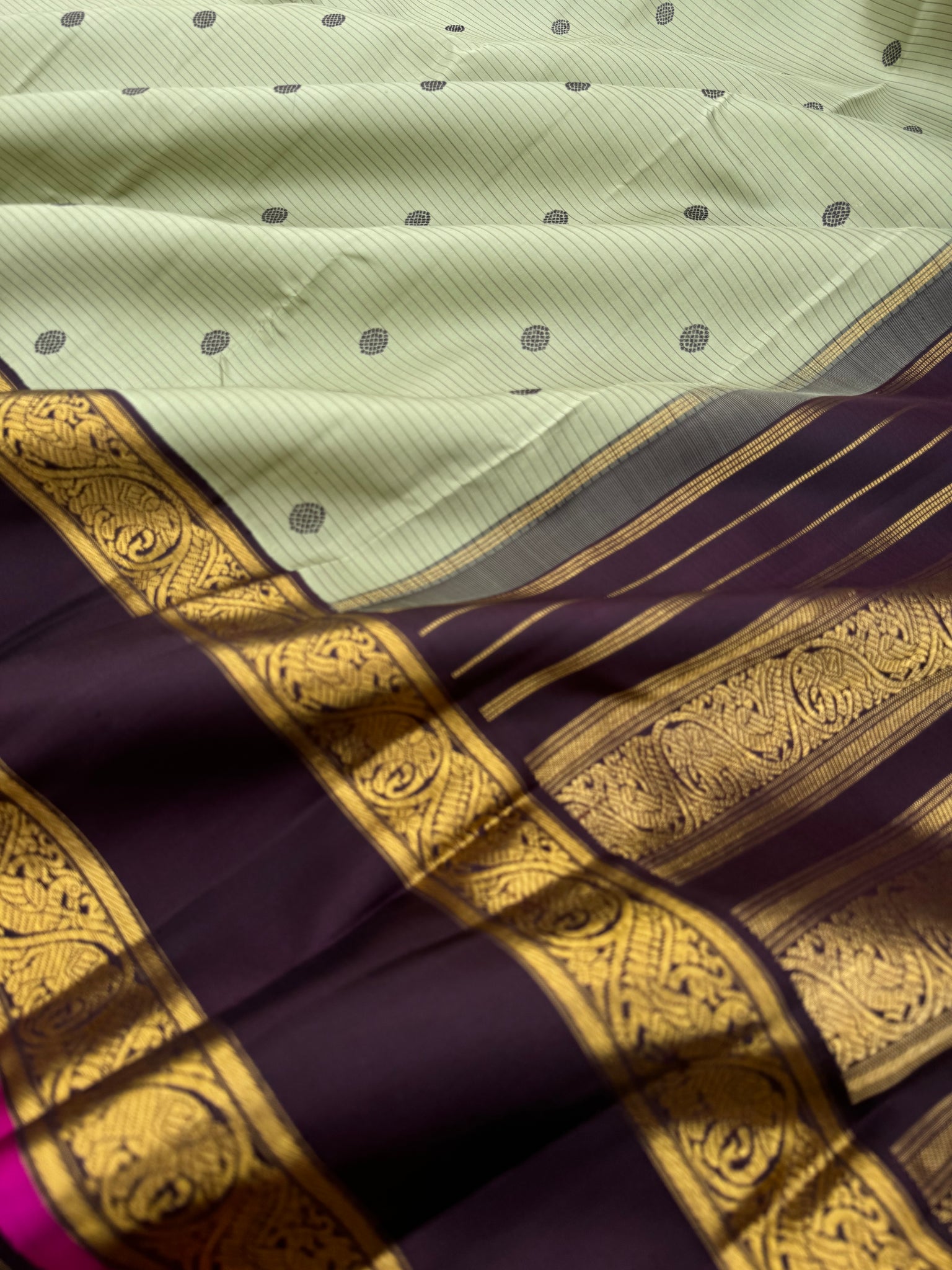 Paarambarayam - Vintage Vibes on Every Thread - stunning pale elachi tone body with deep dark coffee bean classy vintage borders