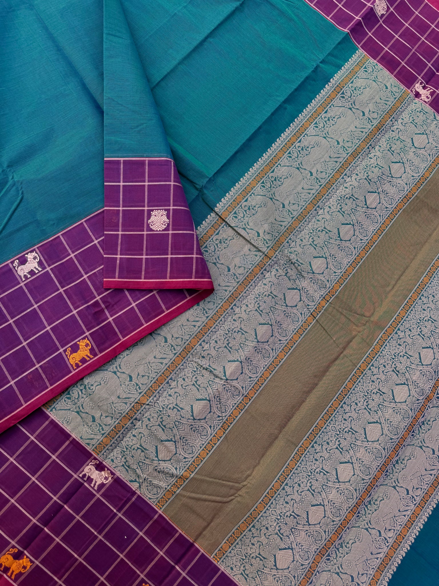 Mangalavastaram - what a beautiful concept of borders kattam buttas with plain body with grand pallu