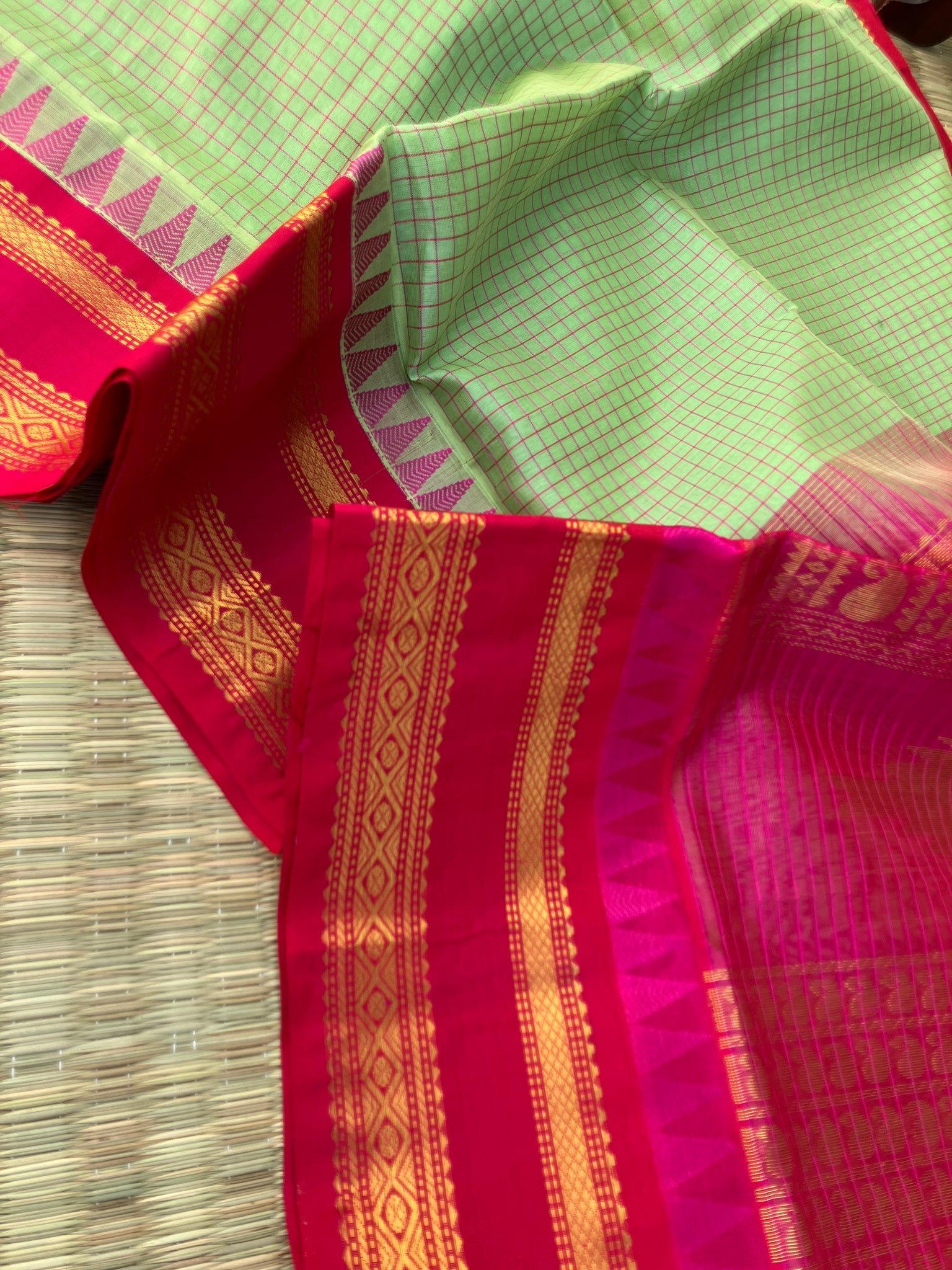 Korvai Silk Cotton - pista ice cream and pink podi kattam