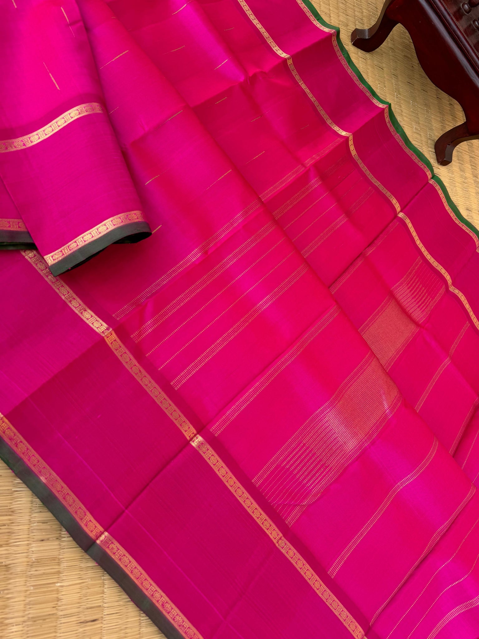 Album Untouched - deep dark traditional pink with malli mokku woven buttas with retta pett woven borders