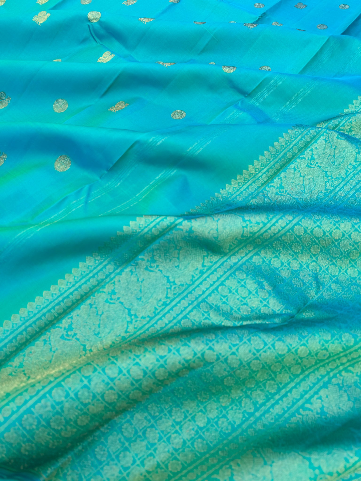 Mohaa - Beautiful Borderless Kanchivaram - two blouses for one saree a stunning dual tone blue with mustard and pink two blouses