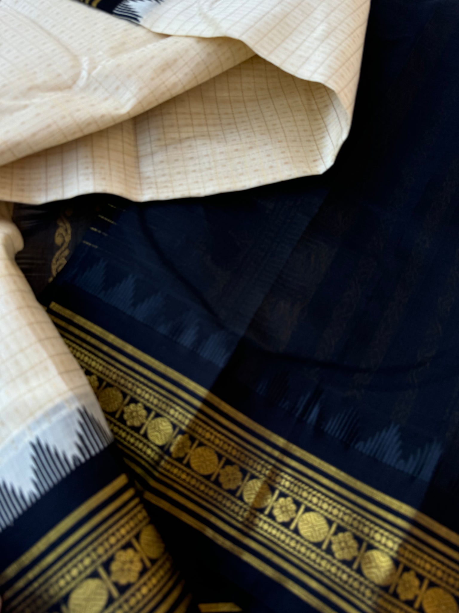 Korvai Silk Cotton - off white and black lakshadeepam