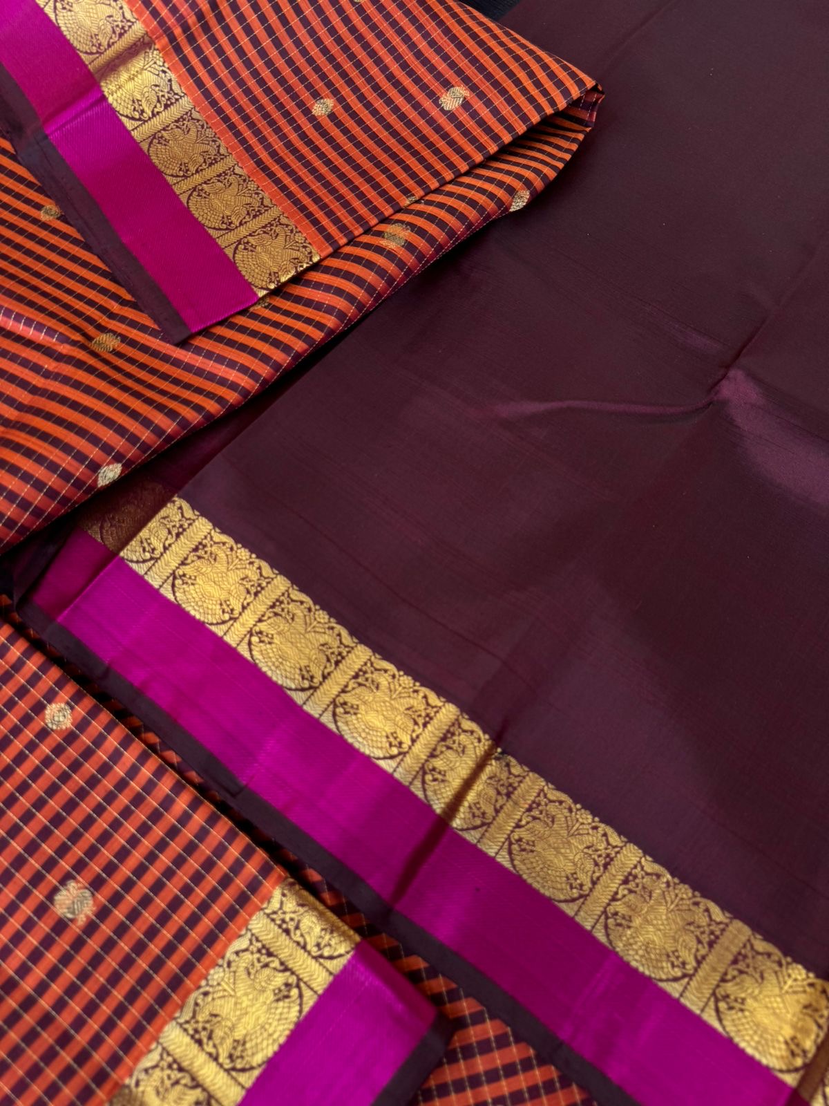 Kattam Koodu on Kanchivaram - rust and maroon podi kattam with Irruthalaipakshi woven borders