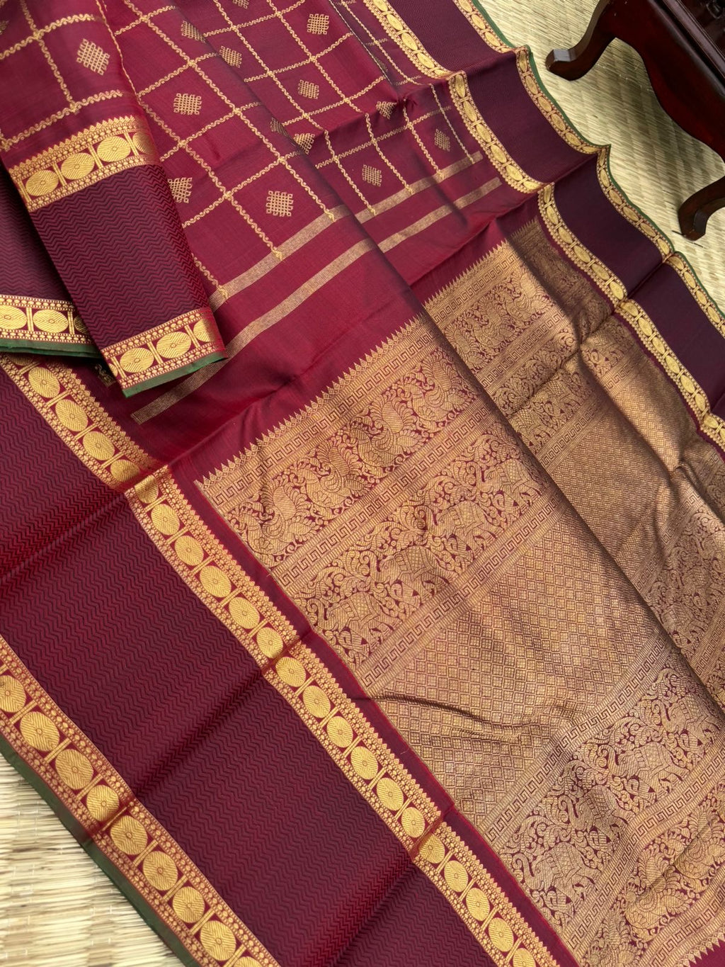 Annapoorani - the gorgeous deep maroon and gold with veldhari kolam buttas woven body with retta pett woven borders