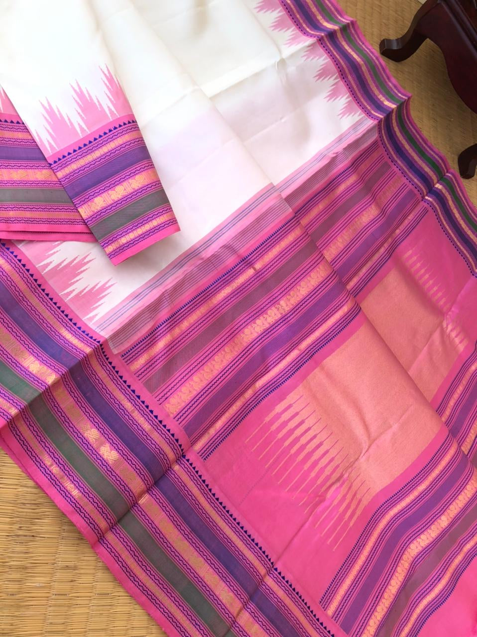 Sahasra - the smart off white and bubble pink korvai Kanchivaram with zari and silk thread woven borders and pallu