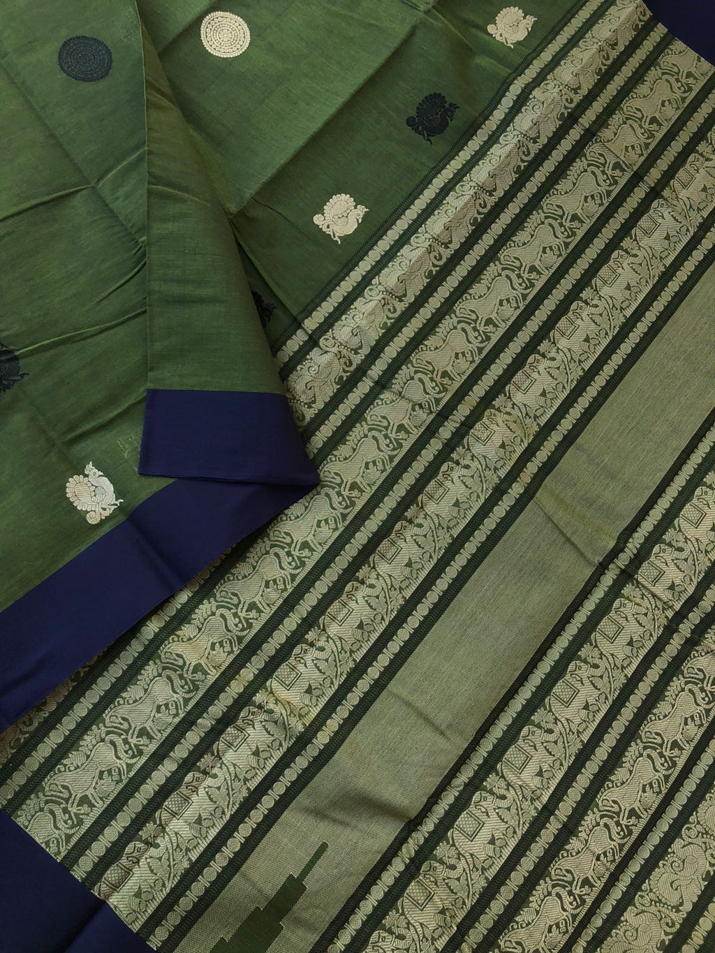 Mangalavastaram - deep army green with mayil chackaram woven buttas