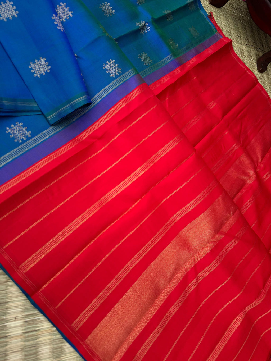 Mohaa - Beautiful Borderless Kanchivarams - peacock blue green kolam buttas with red pallu and blouse