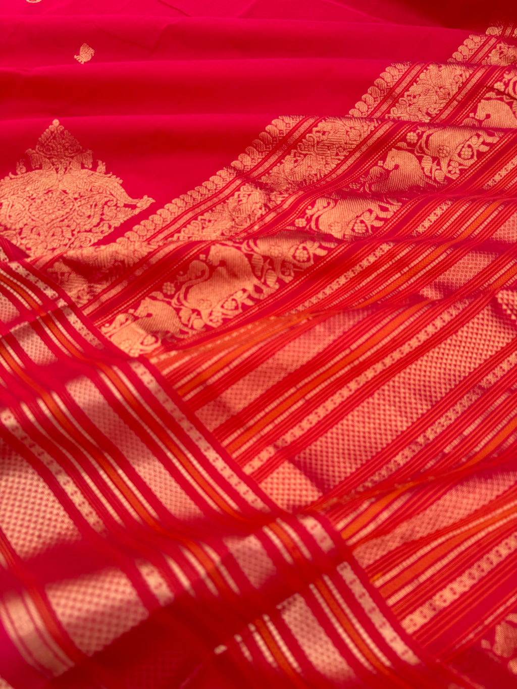 Zari Kissed Silk Cotton - tomato red grand borders and pallu with corner buttas