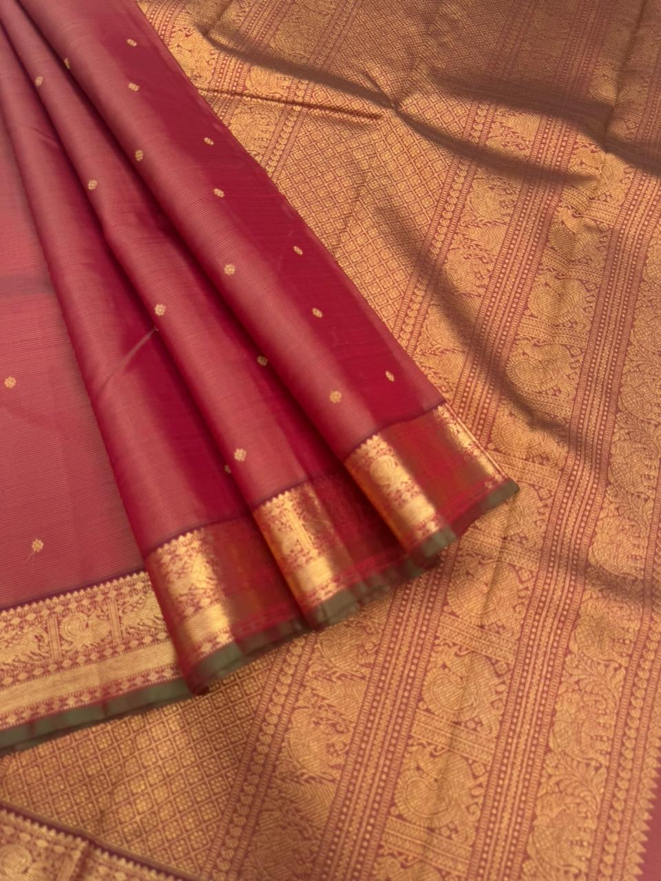 Vairaa - The traditional luxurious Vairaoosi on Kanchivaram - deep traditional kalayana aaraku and gold vairaoosi with yali and annapakshi woven borders