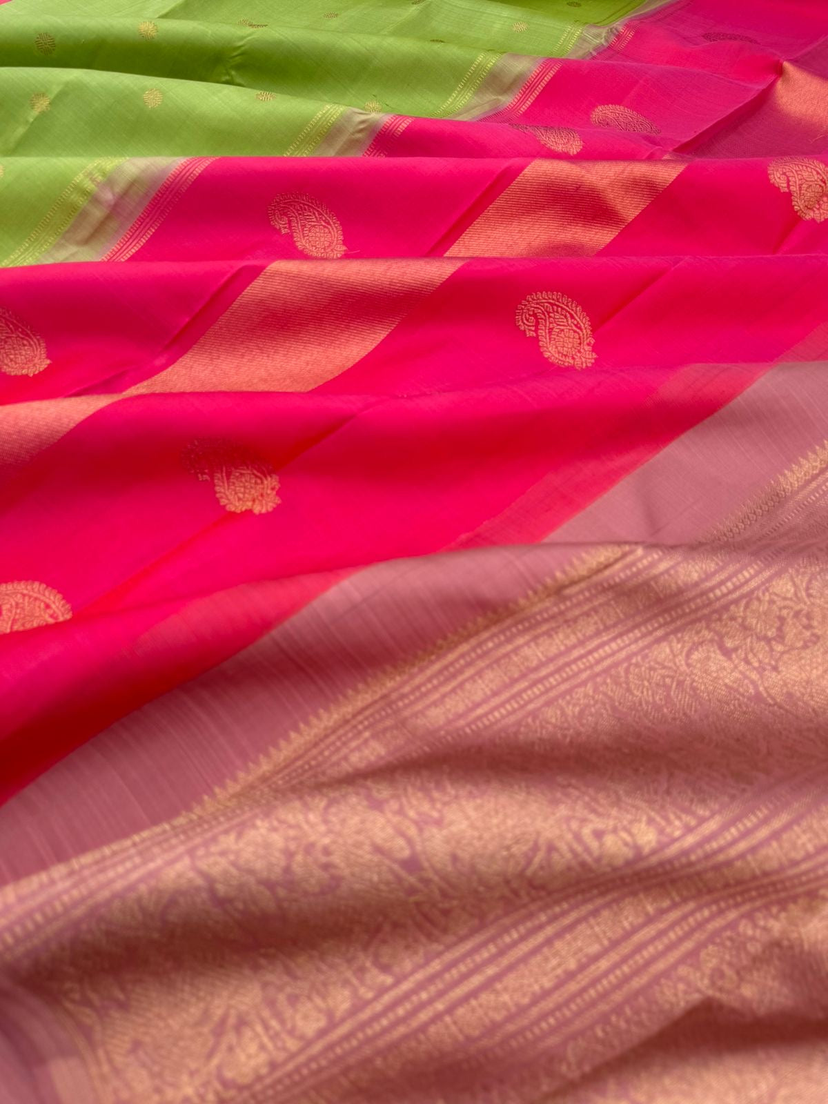Mohaa - Rarest Borderless Kanchivarams - A fresh green with two part pallu one with paisley buttas other with pale pink grand weave