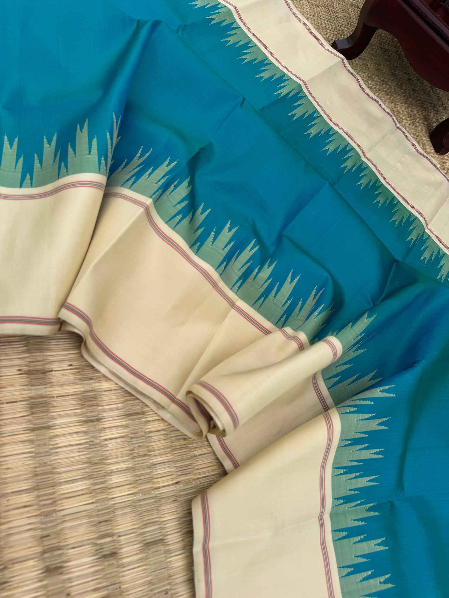 Ekatara - The Rarest Kai Korvai Kanchivarams - stunning dual tone teal blue green with off white borders pallu and blouse,