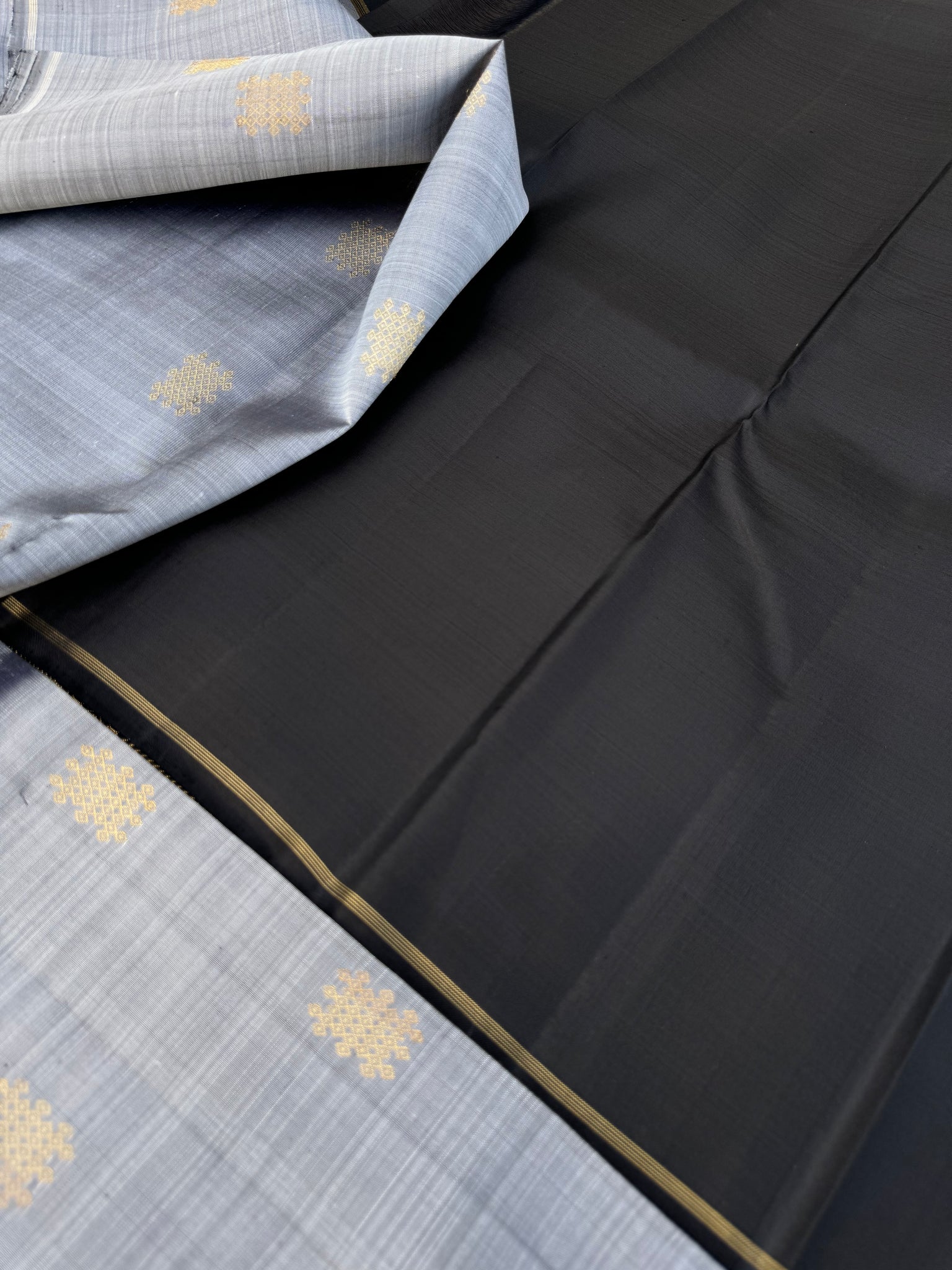Mohaa - Beautiful Borderless Kanchivarams - stunning metallic grey and black with kolam buttas with grand woven pallu
