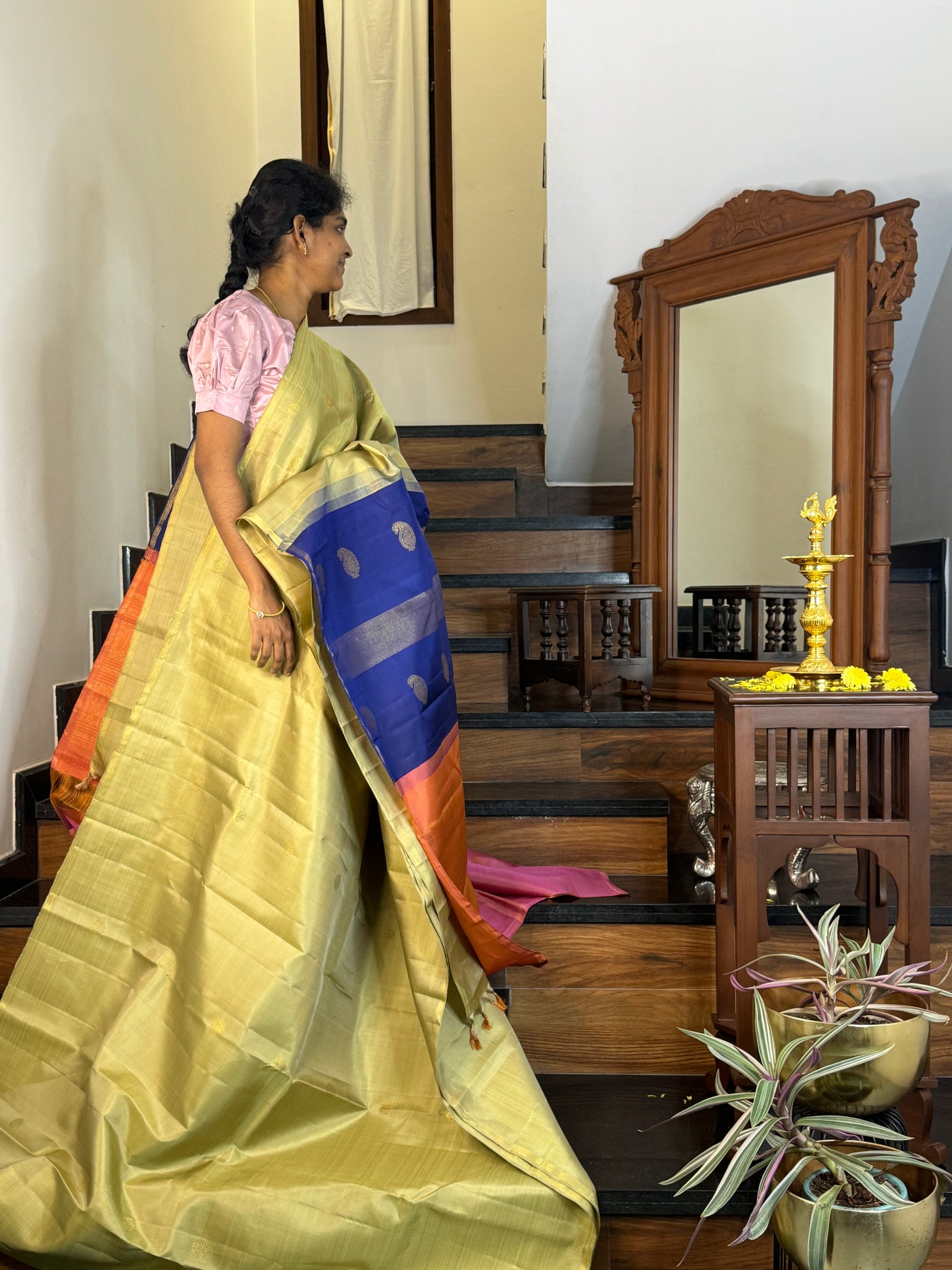 Mohaa - Beautiful Borderless Kanchivaram - a pastel pista green with double pallu and peach pink blouse