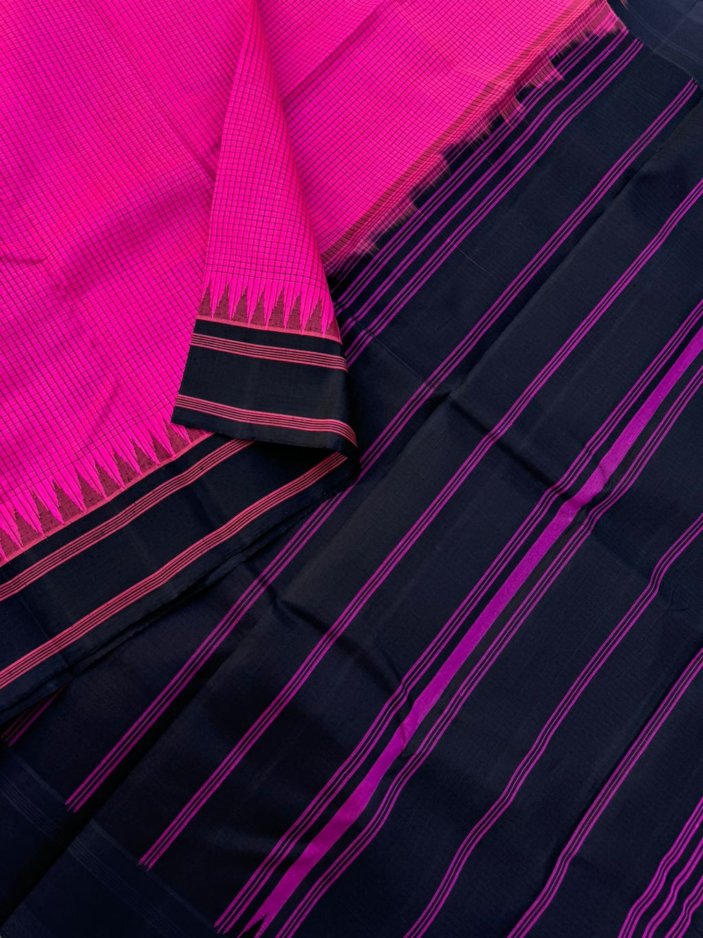 Signature Silk Cotton - pink and black podi kattam