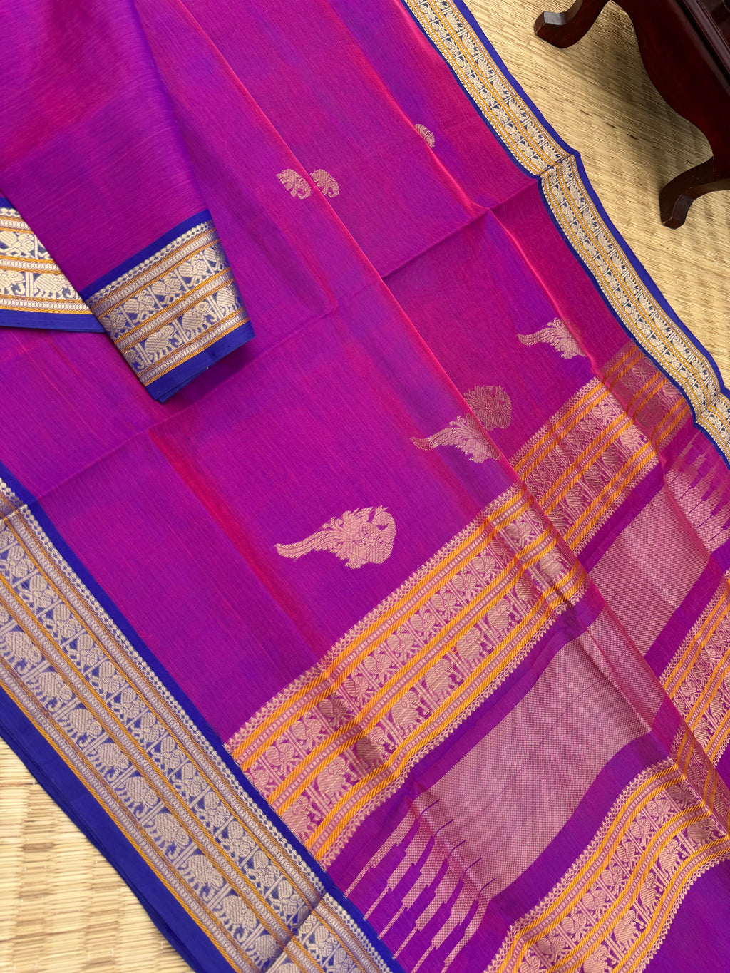 Zari Kissed Silk Cotton - a parrot thindhu butta with elephant and annam borders