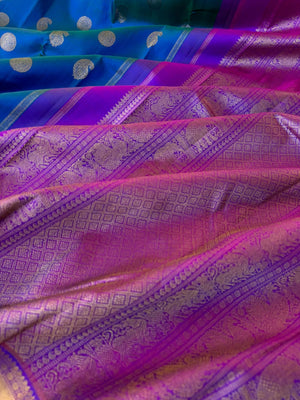 Swarnam - Stunning Solid Border Kanchivarams - the dual tone effect of peacock blue and violet purple
