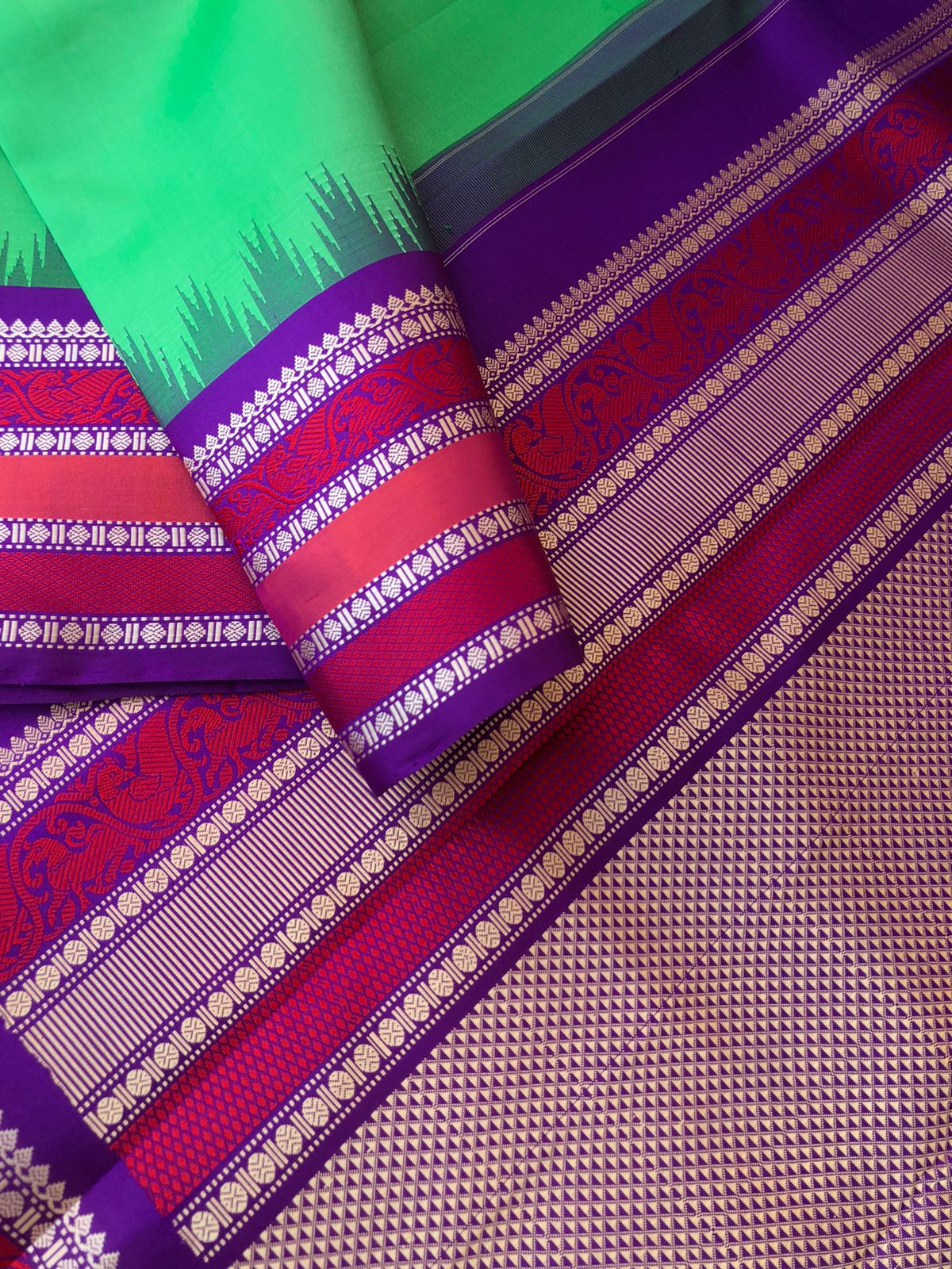 Silk Play on No Zari Kanchivaram - gorgeous green and deep purple