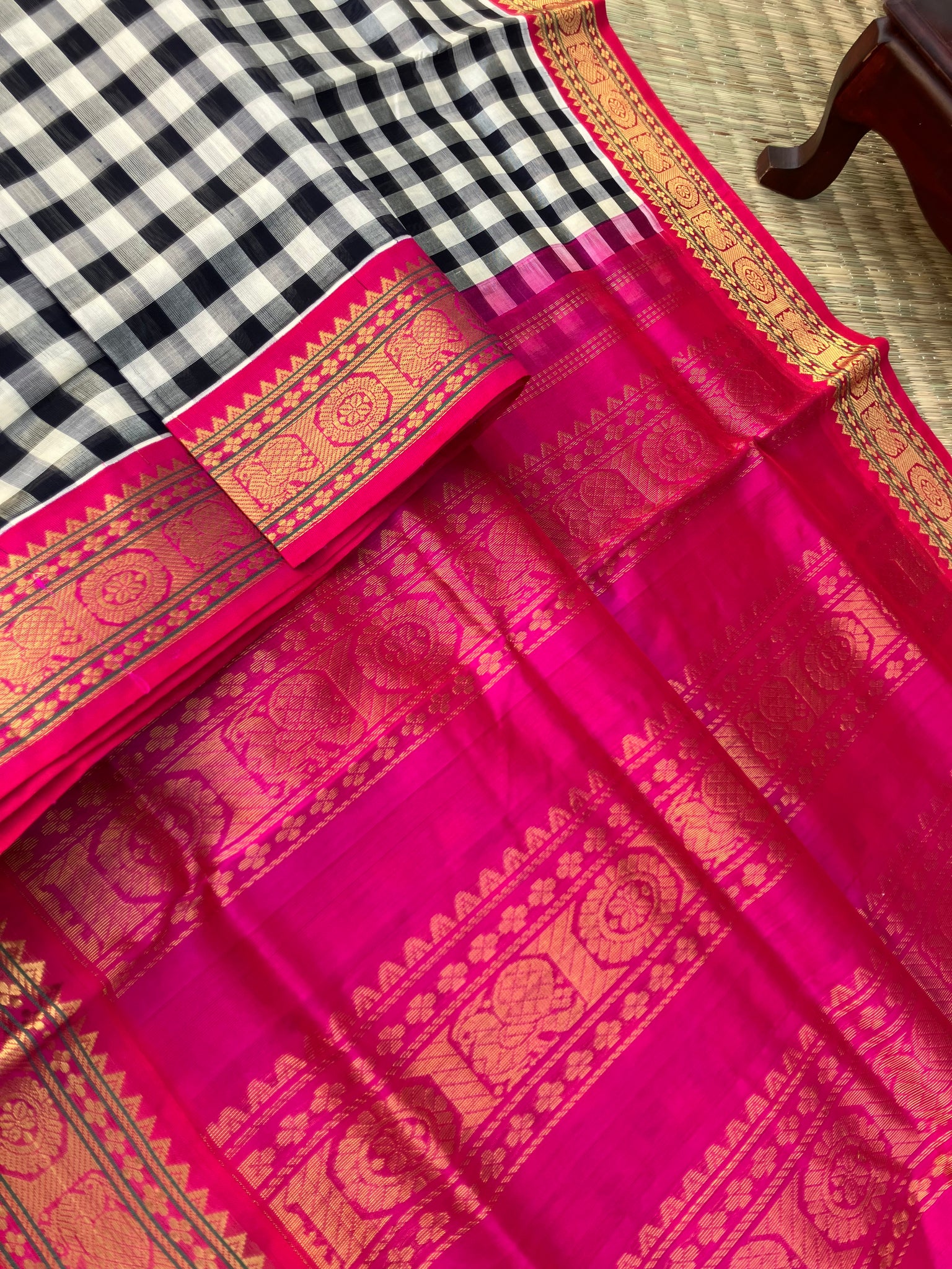 Korvai Silk Cotton - black and white chex with rani pink