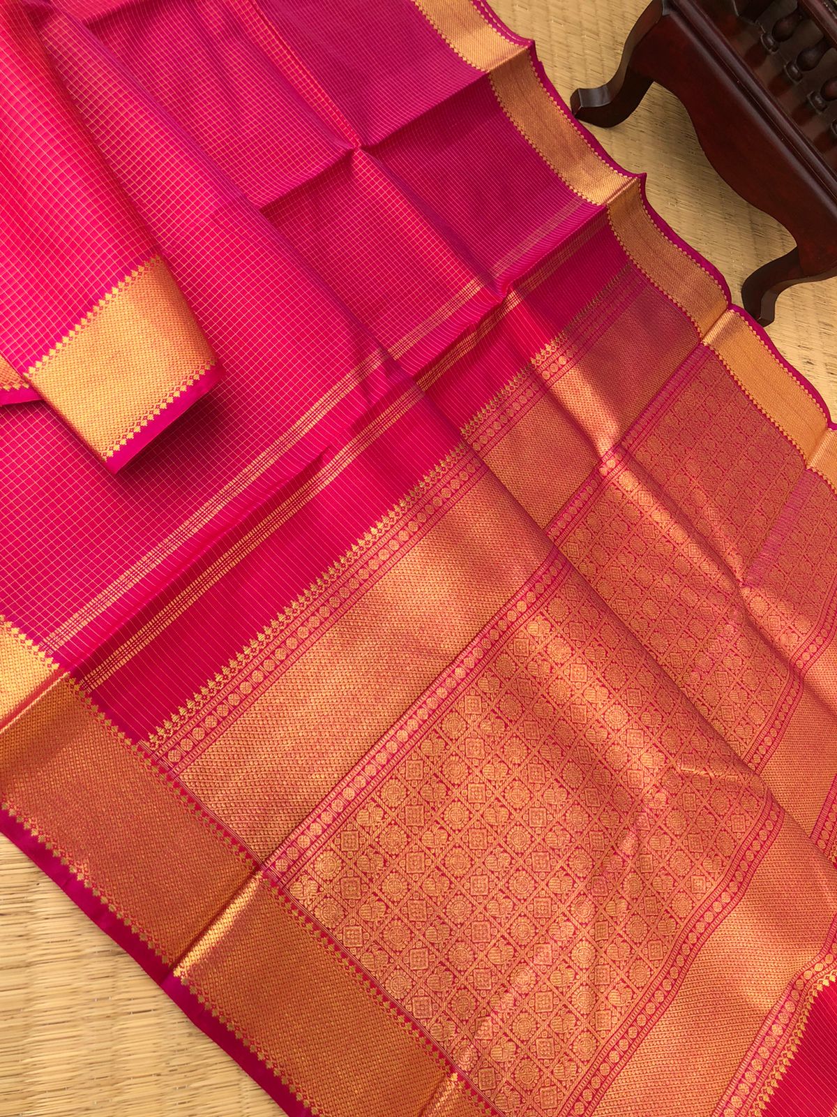 Oosi kattams on Kanchivaram - Wedding vibes on majenta pink and deep Indian pink oosi Kattam