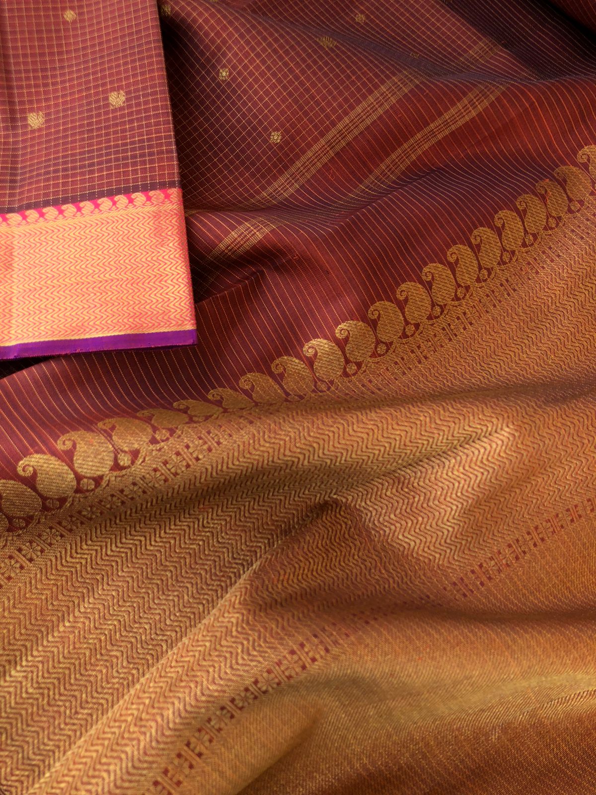 Oosi kattams on Kanchivaram - totally unique and unusual burnt caramel brown/ maanthulir brown oosi kattam with solid hold zari woven borders